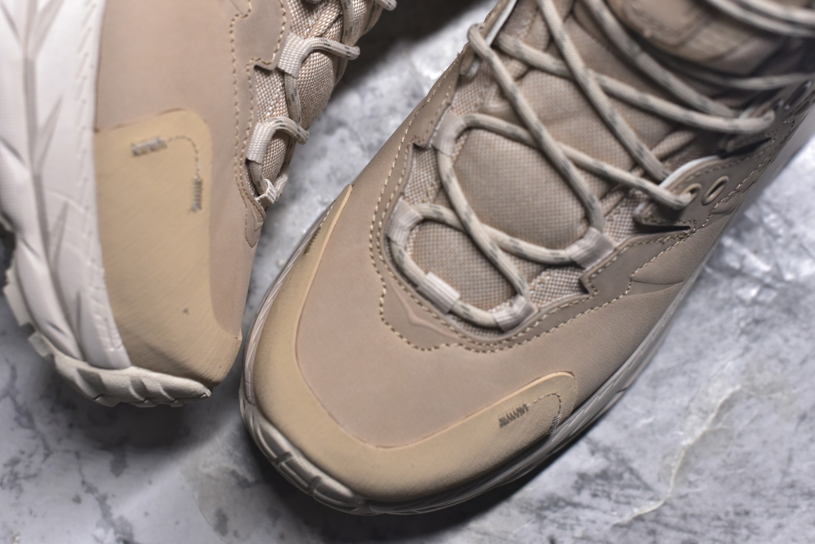 图片[8]-#HOKA ONE ONE Kaha 2 GTX 耐磨減震户外功能运动鞋 具有品着的重量与坐垫比 可提供顶级性能和顶级毛绒 这款低帮徒步旅行者采用带 SwallowTail™ 几何形状的HUBBLE® 鞋跟进行了更新 配备带牵引凸耳的 Vibram® Megagrip 以增加地面接触 这款开创性款式精心制作 采用GORE-TEX 鞋类面料和再生纺织品 尺码：40 40.5 41 42 42.5 43 44 44.5 45 46-选品中心