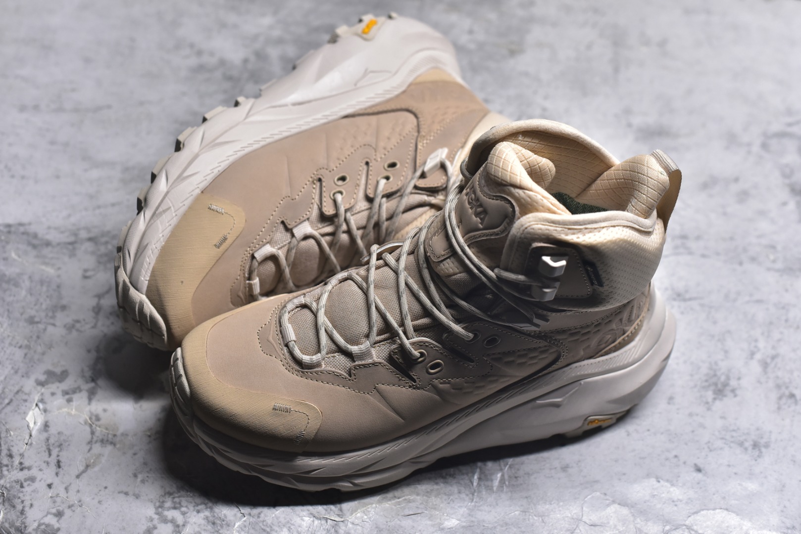 图片[7]-#HOKA ONE ONE Kaha 2 GTX 耐磨減震户外功能运动鞋 具有品着的重量与坐垫比 可提供顶级性能和顶级毛绒 这款低帮徒步旅行者采用带 SwallowTail™ 几何形状的HUBBLE® 鞋跟进行了更新 配备带牵引凸耳的 Vibram® Megagrip 以增加地面接触 这款开创性款式精心制作 采用GORE-TEX 鞋类面料和再生纺织品 尺码：40 40.5 41 42 42.5 43 44 44.5 45 46-选品中心