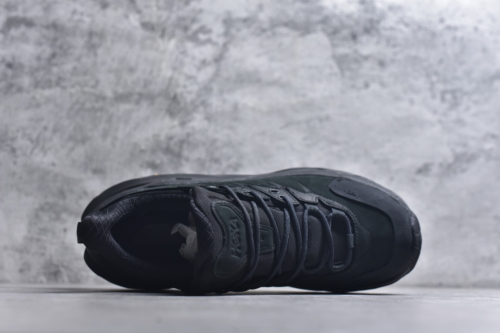 图片[4]-#HOKA ONE ONE Kaha 2 GTX 耐磨減震户外功能运动鞋 具有品着的重量与坐垫比 可提供顶级性能和顶级毛绒 这款低帮徒步旅行者采用带 SwallowTail™ 几何形状的HUBBLE® 鞋跟进行了更新 配备带牵引凸耳的 Vibram® Megagrip 以增加地面接触 这款开创性款式精心制作 采用GORE-TEX 鞋类面料和再生纺织品 尺码：39-46-选品中心