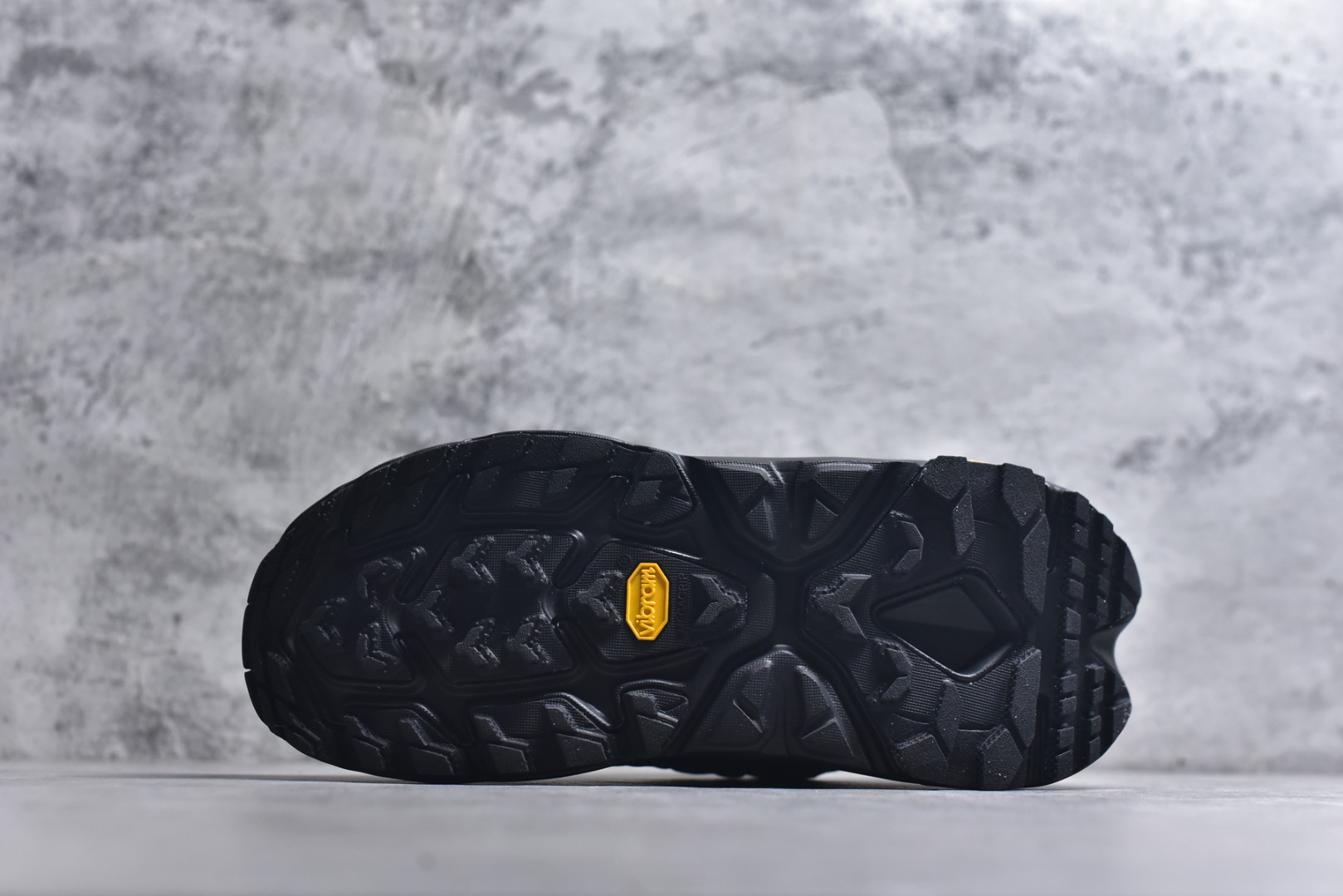 图片[6]-#HOKA ONE ONE Kaha 2 GTX 耐磨減震户外功能运动鞋 具有品着的重量与坐垫比 可提供顶级性能和顶级毛绒 这款低帮徒步旅行者采用带 SwallowTail™ 几何形状的HUBBLE® 鞋跟进行了更新 配备带牵引凸耳的 Vibram® Megagrip 以增加地面接触 这款开创性款式精心制作 采用GORE-TEX 鞋类面料和再生纺织品 尺码：39-46-选品中心