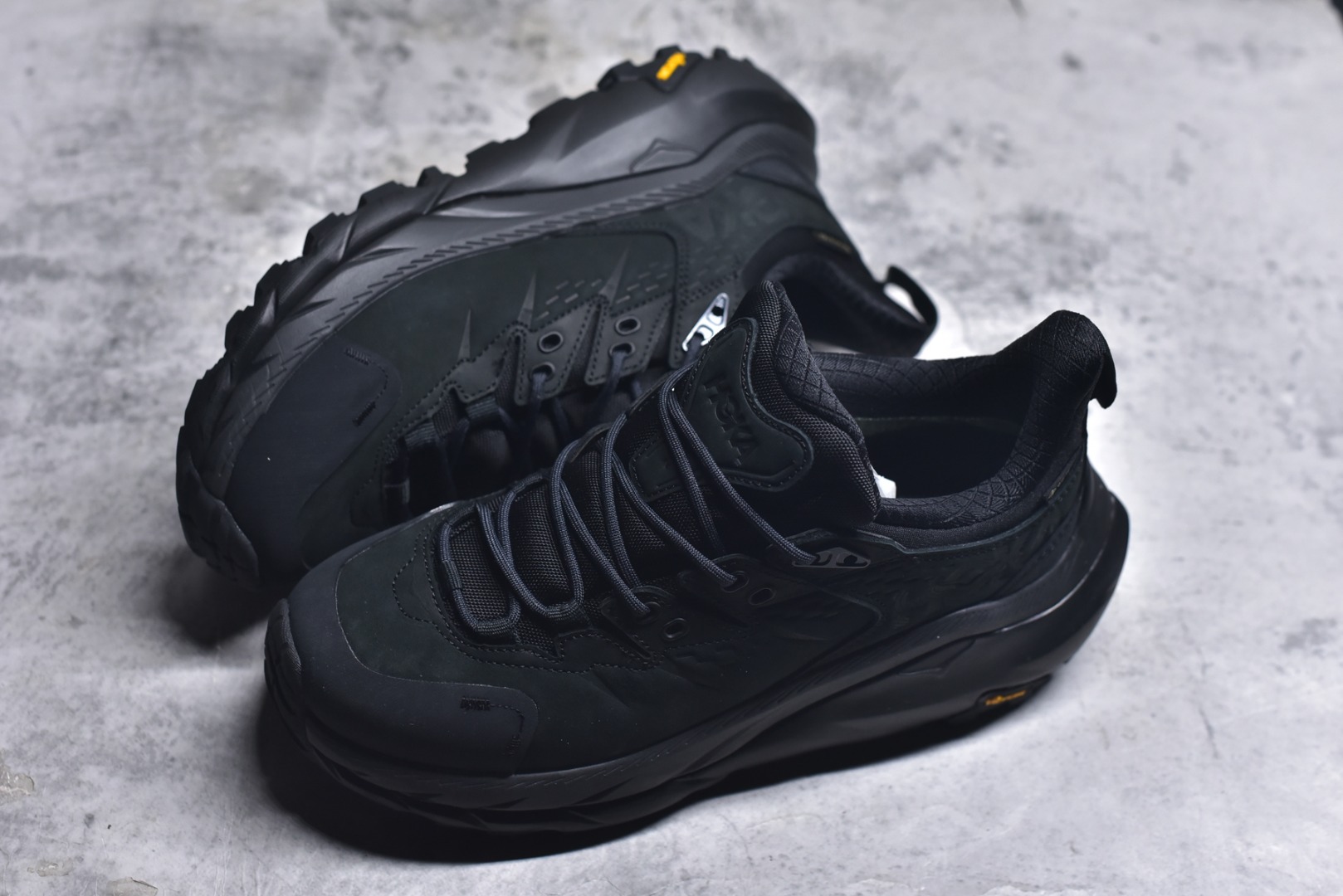 图片[7]-#HOKA ONE ONE Kaha 2 GTX 耐磨減震户外功能运动鞋 具有品着的重量与坐垫比 可提供顶级性能和顶级毛绒 这款低帮徒步旅行者采用带 SwallowTail™ 几何形状的HUBBLE® 鞋跟进行了更新 配备带牵引凸耳的 Vibram® Megagrip 以增加地面接触 这款开创性款式精心制作 采用GORE-TEX 鞋类面料和再生纺织品 尺码：39-46-选品中心