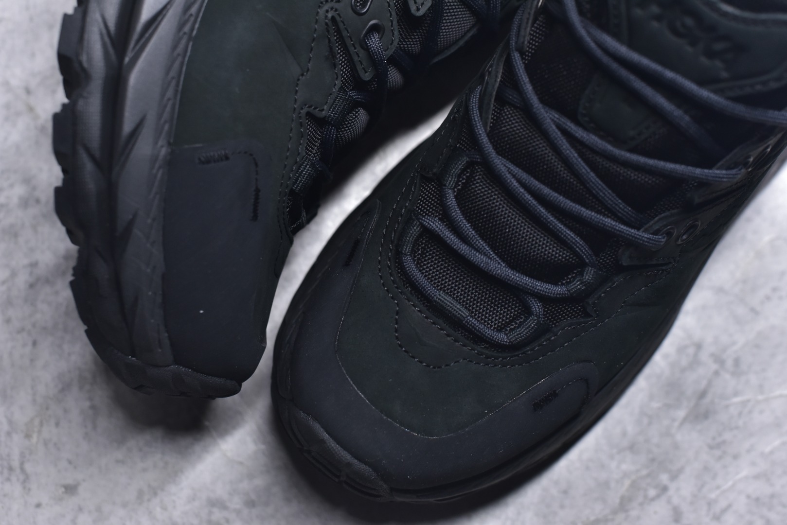 图片[8]-#HOKA ONE ONE Kaha 2 GTX 耐磨減震户外功能运动鞋 具有品着的重量与坐垫比 可提供顶级性能和顶级毛绒 这款低帮徒步旅行者采用带 SwallowTail™ 几何形状的HUBBLE® 鞋跟进行了更新 配备带牵引凸耳的 Vibram® Megagrip 以增加地面接触 这款开创性款式精心制作 采用GORE-TEX 鞋类面料和再生纺织品 尺码：39-46-选品中心