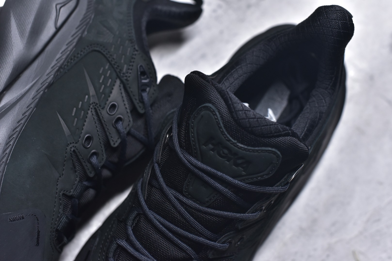 图片[9]-#HOKA ONE ONE Kaha 2 GTX 耐磨減震户外功能运动鞋 具有品着的重量与坐垫比 可提供顶级性能和顶级毛绒 这款低帮徒步旅行者采用带 SwallowTail™ 几何形状的HUBBLE® 鞋跟进行了更新 配备带牵引凸耳的 Vibram® Megagrip 以增加地面接触 这款开创性款式精心制作 采用GORE-TEX 鞋类面料和再生纺织品 尺码：39-46-选品中心