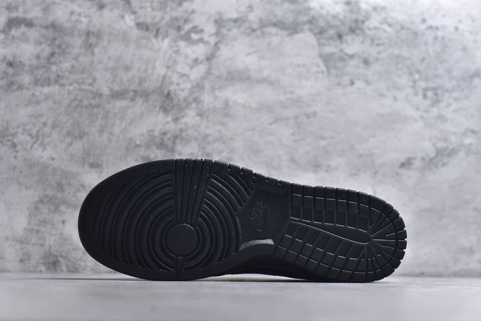 图片[6]-#Nike SB Dunk Low“马年限定——黑红吉金” 高端私人定制 低帮休闲板鞋 定制鞋盒 大厂纯原品质出货 超高清洁度 皮料切割干净无任何毛边 细节完美 货号：NH0601-488 尺码：36 36.5 37.5 38 38.5 39 40 40.5 41 42 42.5 43 44 44.5 45-选品中心