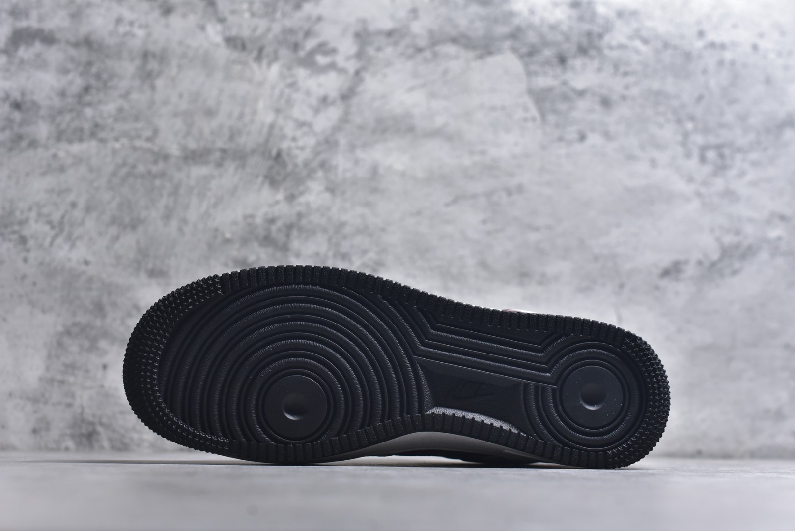 图片[6]-#TNF联名+2026马年主题的AF1谁能拒绝？红白撞色拼接麂皮，鞋侧The North Face标识搭配马年金属挂饰，细节拉满年味。经典空军一号鞋型自带复古气场，全掌Air气垫兼顾颜值与脚感，新年穿它出街，回头率直接拉满，潮人必备款！ 货号：JP2026-138 尺码：36 36.5 37.5 38 38.5 39 40 40.5 41 42 42.5 43 44 44.5 45-选品中心