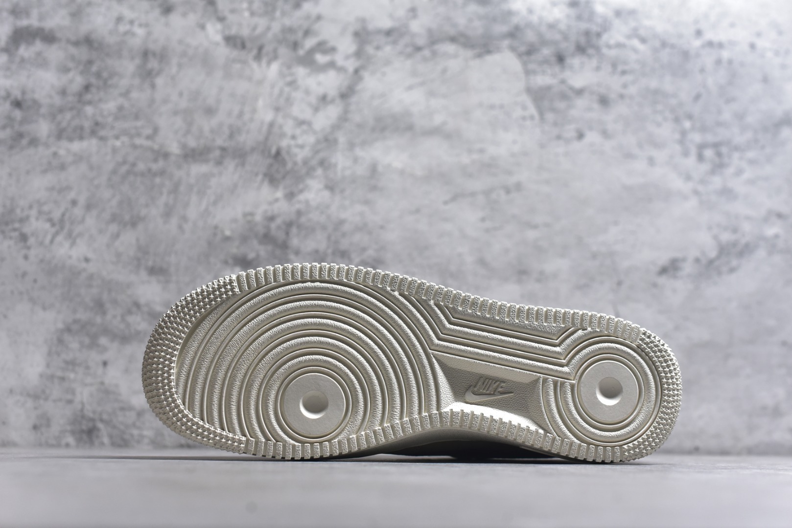 图片[6]-#海外限量发售！公司级NIke Air Force 1 \’07 Low “马年限定–赤砂丹红” 空军一号低帮 运动鞋 休闲鞋 折边针车 工艺难度大 原楦头原纸板 高端定制鞋盒 原厂鞋底 超高清洁度 细节完美 货号：DF0188-130 尺码：36 36.5 37.5 38 38.5 39 40 40.5 41 42 42.5 43 44 44.5 45-选品中心