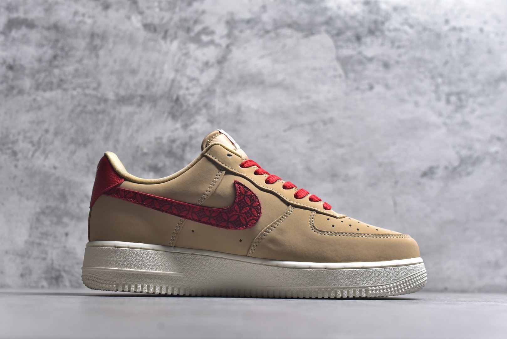 图片[3]-#海外限量发售！公司级NIke Air Force 1 \’07 Low “马年限定–赤砂丹红” 空军一号低帮 运动鞋 休闲鞋 折边针车 工艺难度大 原楦头原纸板 高端定制鞋盒 原厂鞋底 超高清洁度 细节完美 货号：DF0188-130 尺码：36 36.5 37.5 38 38.5 39 40 40.5 41 42 42.5 43 44 44.5 45-选品中心