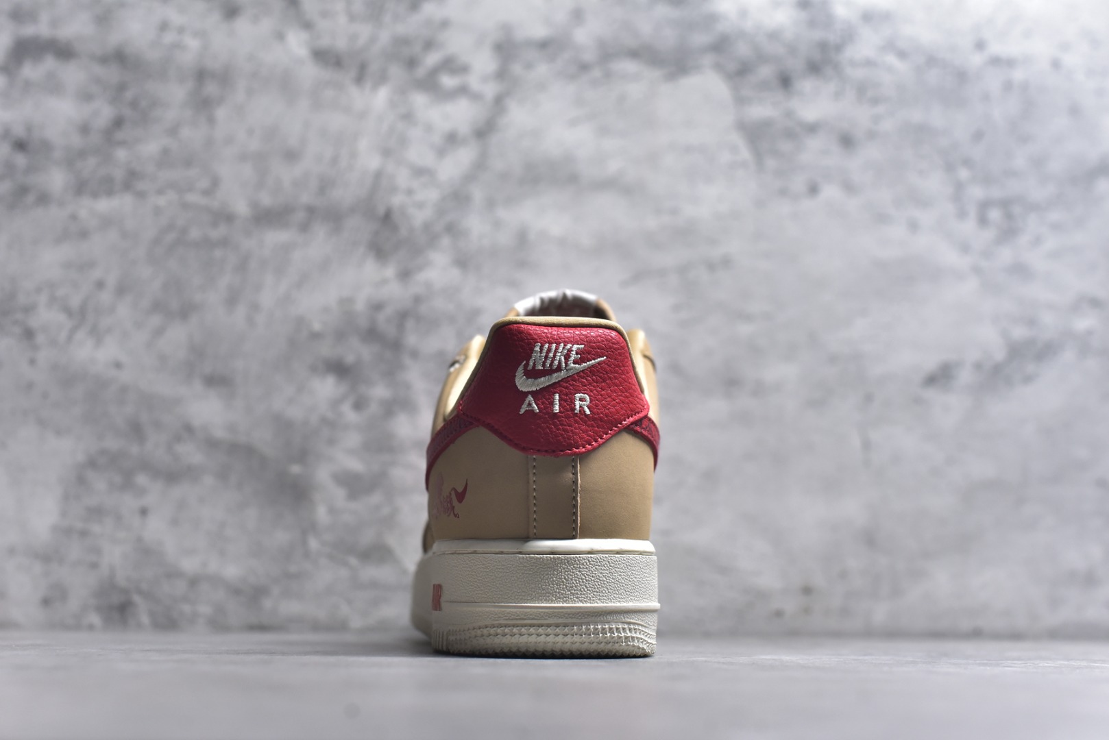 图片[5]-#海外限量发售！公司级NIke Air Force 1 \’07 Low “马年限定–赤砂丹红” 空军一号低帮 运动鞋 休闲鞋 折边针车 工艺难度大 原楦头原纸板 高端定制鞋盒 原厂鞋底 超高清洁度 细节完美 货号：DF0188-130 尺码：36 36.5 37.5 38 38.5 39 40 40.5 41 42 42.5 43 44 44.5 45-选品中心