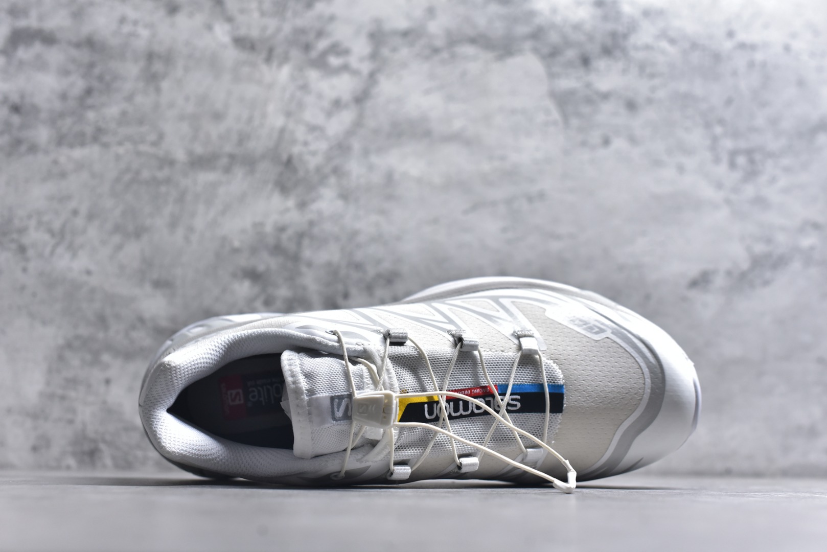 图片[4]-#Salomon XT-6 Expanse 一代 萨洛蒙复古潮流户外机能登山跑鞋 白色 412529 全套原纸板楦头开发 原厂特供网布配套加持 确保原汁原味 完美呈现版型 原档数据独家私模五层组合大底 原装Ortholite轻量化鞋垫 中底布带钢印编号 原厂TPU锁扣 进口港宝加持 后跟自然饱满 还原公司包裹性 鞋面以“锯齿”状的包裹系统呈现 在基色底之下加入了各种色点缀 将公司的最新技术和时尚前卫的造型融入耐用的长跑款式中 鞋面由 TPU 薄膜制成 并焊接在高耐磨网眼上 使其既时尚又坚固 由 ACS底盘支撑 可增强稳定性和支撑力 以及由橡胶凸耳 Contragrip外底覆盖的 EVA 缓冲中底 旨在应对崎岖的地形 鞋舌上的彩色Salomon 标签、Quicklace 系统以及鞋头、鞋舌和鞋跟上的附加品牌使细节更加完美 让穿着者可以轻松驾驭户外与通勤下的任何运动生活场景 无缝鞋身户外随意纵横 颜值与脚感兼备 出街通勤 绝对非常吸睛 你值得拥有 尺码：36 36.5 37.5 38 38.5 39 40 40.5 41 42 42.5 43 44 44.5 45-选品中心