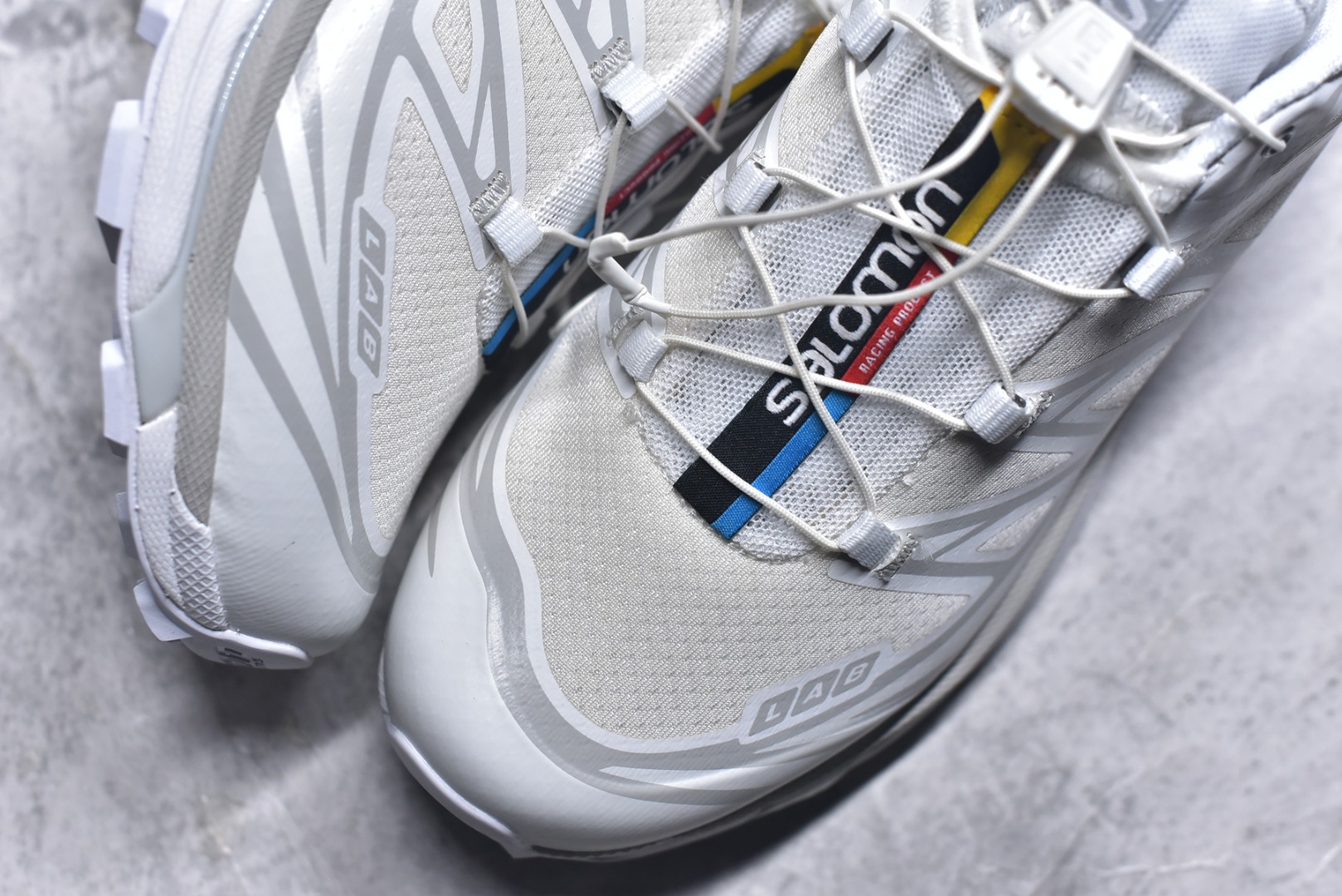 图片[8]-#Salomon XT-6 Expanse 一代 萨洛蒙复古潮流户外机能登山跑鞋 白色 412529 全套原纸板楦头开发 原厂特供网布配套加持 确保原汁原味 完美呈现版型 原档数据独家私模五层组合大底 原装Ortholite轻量化鞋垫 中底布带钢印编号 原厂TPU锁扣 进口港宝加持 后跟自然饱满 还原公司包裹性 鞋面以“锯齿”状的包裹系统呈现 在基色底之下加入了各种色点缀 将公司的最新技术和时尚前卫的造型融入耐用的长跑款式中 鞋面由 TPU 薄膜制成 并焊接在高耐磨网眼上 使其既时尚又坚固 由 ACS底盘支撑 可增强稳定性和支撑力 以及由橡胶凸耳 Contragrip外底覆盖的 EVA 缓冲中底 旨在应对崎岖的地形 鞋舌上的彩色Salomon 标签、Quicklace 系统以及鞋头、鞋舌和鞋跟上的附加品牌使细节更加完美 让穿着者可以轻松驾驭户外与通勤下的任何运动生活场景 无缝鞋身户外随意纵横 颜值与脚感兼备 出街通勤 绝对非常吸睛 你值得拥有 尺码：36 36.5 37.5 38 38.5 39 40 40.5 41 42 42.5 43 44 44.5 45-选品中心