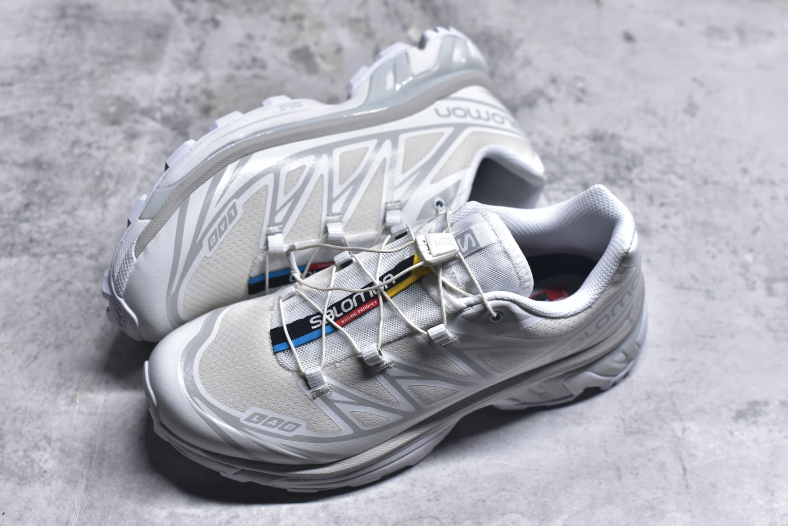 图片[7]-#Salomon XT-6 Expanse 一代 萨洛蒙复古潮流户外机能登山跑鞋 白色 412529 全套原纸板楦头开发 原厂特供网布配套加持 确保原汁原味 完美呈现版型 原档数据独家私模五层组合大底 原装Ortholite轻量化鞋垫 中底布带钢印编号 原厂TPU锁扣 进口港宝加持 后跟自然饱满 还原公司包裹性 鞋面以“锯齿”状的包裹系统呈现 在基色底之下加入了各种色点缀 将公司的最新技术和时尚前卫的造型融入耐用的长跑款式中 鞋面由 TPU 薄膜制成 并焊接在高耐磨网眼上 使其既时尚又坚固 由 ACS底盘支撑 可增强稳定性和支撑力 以及由橡胶凸耳 Contragrip外底覆盖的 EVA 缓冲中底 旨在应对崎岖的地形 鞋舌上的彩色Salomon 标签、Quicklace 系统以及鞋头、鞋舌和鞋跟上的附加品牌使细节更加完美 让穿着者可以轻松驾驭户外与通勤下的任何运动生活场景 无缝鞋身户外随意纵横 颜值与脚感兼备 出街通勤 绝对非常吸睛 你值得拥有 尺码：36 36.5 37.5 38 38.5 39 40 40.5 41 42 42.5 43 44 44.5 45-选品中心