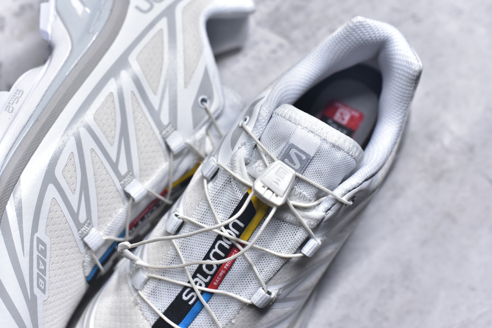 图片[9]-#Salomon XT-6 Expanse 一代 萨洛蒙复古潮流户外机能登山跑鞋 白色 412529 全套原纸板楦头开发 原厂特供网布配套加持 确保原汁原味 完美呈现版型 原档数据独家私模五层组合大底 原装Ortholite轻量化鞋垫 中底布带钢印编号 原厂TPU锁扣 进口港宝加持 后跟自然饱满 还原公司包裹性 鞋面以“锯齿”状的包裹系统呈现 在基色底之下加入了各种色点缀 将公司的最新技术和时尚前卫的造型融入耐用的长跑款式中 鞋面由 TPU 薄膜制成 并焊接在高耐磨网眼上 使其既时尚又坚固 由 ACS底盘支撑 可增强稳定性和支撑力 以及由橡胶凸耳 Contragrip外底覆盖的 EVA 缓冲中底 旨在应对崎岖的地形 鞋舌上的彩色Salomon 标签、Quicklace 系统以及鞋头、鞋舌和鞋跟上的附加品牌使细节更加完美 让穿着者可以轻松驾驭户外与通勤下的任何运动生活场景 无缝鞋身户外随意纵横 颜值与脚感兼备 出街通勤 绝对非常吸睛 你值得拥有 尺码：36 36.5 37.5 38 38.5 39 40 40.5 41 42 42.5 43 44 44.5 45-选品中心