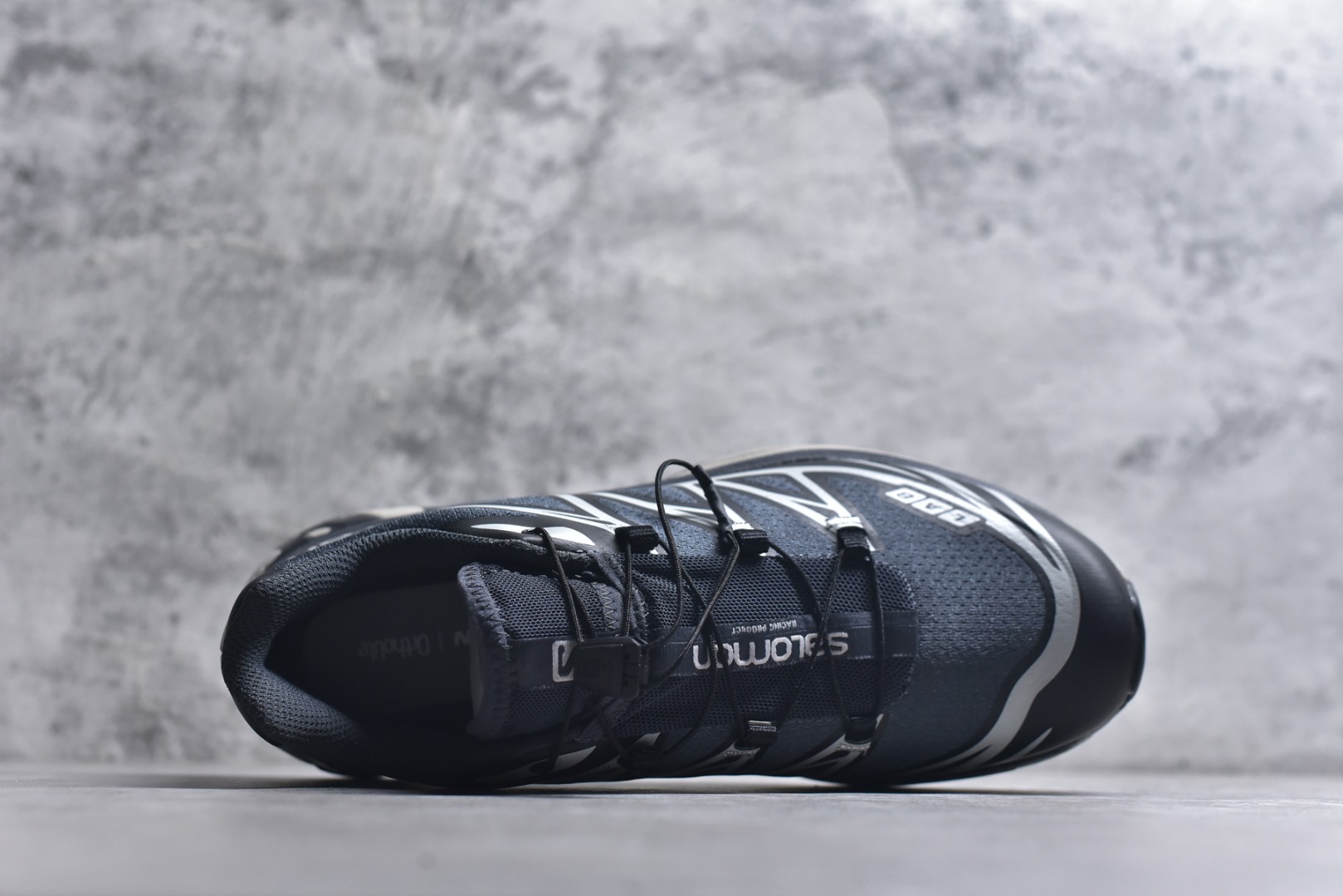 图片[4]-#Salomon XT-6 Expanse 一代 萨洛蒙复古潮流户外机能登山跑鞋 417170 纯原外贸平台特供订单 耗时半年巨作 全套原纸板楦头开发 原厂特供网布配套加持 确保原汁原味 完美呈现版型 原档数据独家私模五层组合大底 原装Ortholite轻量化鞋垫 中底布带钢印编号 原厂TPU锁扣 进口港宝加持 后跟自然饱满 还原公司包裹性 鞋面以“锯齿”状的包裹系统呈现 在基色底之下加入了各种色点缀 将公司的最新技术和时尚前卫的造型融入耐用的长跑款式中 鞋面由 TPU 薄膜制成 并焊接在高耐磨网眼上 使其既时尚又坚固 由 ACS底盘支撑 可增强稳定性和支撑力 以及由橡胶凸耳 Contragrip外底覆盖的 EVA 缓冲中底 旨在应对崎岖的地形 鞋舌上的彩色Salomon 标签、Quicklace 系统以及鞋头、鞋舌和鞋跟上的附加品牌使细节更加完美 让穿着者可以轻松驾驭户外与通勤下的任何运动生活场景 无缝鞋身户外随意纵横 颜值与脚感兼备 出街通勤 绝对非常吸睛 你值得拥有 尺码：36 36.5 37.5 38 38.5 39 40 40.5 41 42 42.5 43 44 44.5 45-选品中心