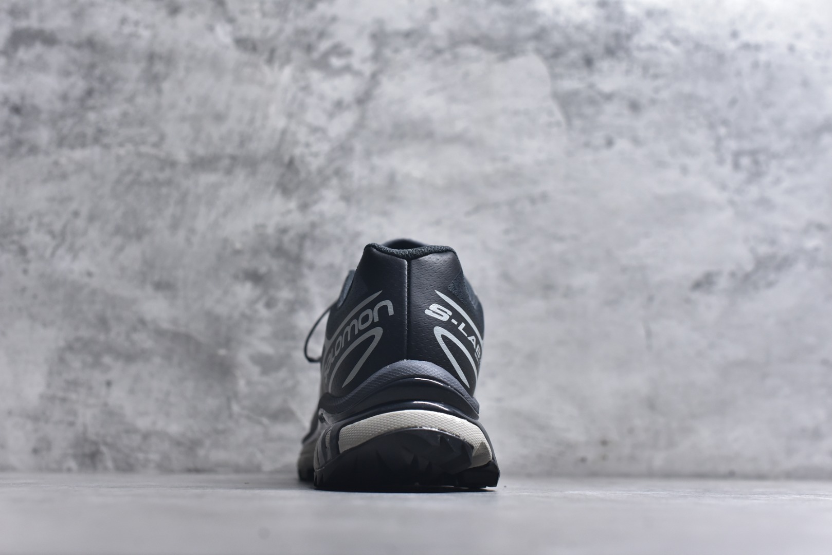 图片[5]-#Salomon XT-6 Expanse 一代 萨洛蒙复古潮流户外机能登山跑鞋 417170 纯原外贸平台特供订单 耗时半年巨作 全套原纸板楦头开发 原厂特供网布配套加持 确保原汁原味 完美呈现版型 原档数据独家私模五层组合大底 原装Ortholite轻量化鞋垫 中底布带钢印编号 原厂TPU锁扣 进口港宝加持 后跟自然饱满 还原公司包裹性 鞋面以“锯齿”状的包裹系统呈现 在基色底之下加入了各种色点缀 将公司的最新技术和时尚前卫的造型融入耐用的长跑款式中 鞋面由 TPU 薄膜制成 并焊接在高耐磨网眼上 使其既时尚又坚固 由 ACS底盘支撑 可增强稳定性和支撑力 以及由橡胶凸耳 Contragrip外底覆盖的 EVA 缓冲中底 旨在应对崎岖的地形 鞋舌上的彩色Salomon 标签、Quicklace 系统以及鞋头、鞋舌和鞋跟上的附加品牌使细节更加完美 让穿着者可以轻松驾驭户外与通勤下的任何运动生活场景 无缝鞋身户外随意纵横 颜值与脚感兼备 出街通勤 绝对非常吸睛 你值得拥有 尺码：36 36.5 37.5 38 38.5 39 40 40.5 41 42 42.5 43 44 44.5 45-选品中心