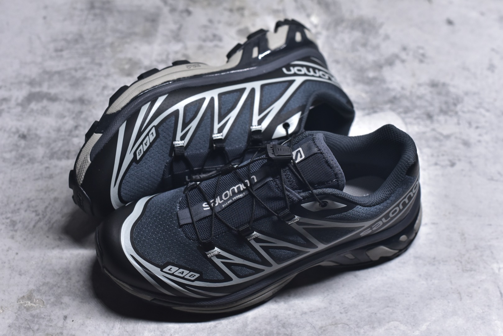 图片[7]-#Salomon XT-6 Expanse 一代 萨洛蒙复古潮流户外机能登山跑鞋 417170 纯原外贸平台特供订单 耗时半年巨作 全套原纸板楦头开发 原厂特供网布配套加持 确保原汁原味 完美呈现版型 原档数据独家私模五层组合大底 原装Ortholite轻量化鞋垫 中底布带钢印编号 原厂TPU锁扣 进口港宝加持 后跟自然饱满 还原公司包裹性 鞋面以“锯齿”状的包裹系统呈现 在基色底之下加入了各种色点缀 将公司的最新技术和时尚前卫的造型融入耐用的长跑款式中 鞋面由 TPU 薄膜制成 并焊接在高耐磨网眼上 使其既时尚又坚固 由 ACS底盘支撑 可增强稳定性和支撑力 以及由橡胶凸耳 Contragrip外底覆盖的 EVA 缓冲中底 旨在应对崎岖的地形 鞋舌上的彩色Salomon 标签、Quicklace 系统以及鞋头、鞋舌和鞋跟上的附加品牌使细节更加完美 让穿着者可以轻松驾驭户外与通勤下的任何运动生活场景 无缝鞋身户外随意纵横 颜值与脚感兼备 出街通勤 绝对非常吸睛 你值得拥有 尺码：36 36.5 37.5 38 38.5 39 40 40.5 41 42 42.5 43 44 44.5 45-选品中心