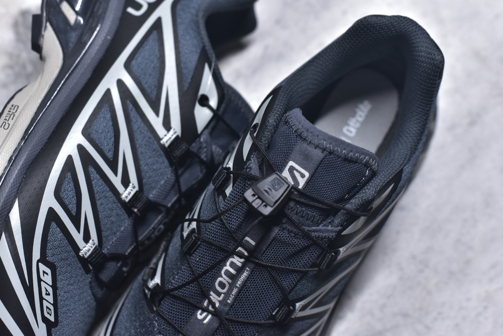 图片[9]-#Salomon XT-6 Expanse 一代 萨洛蒙复古潮流户外机能登山跑鞋 417170 纯原外贸平台特供订单 耗时半年巨作 全套原纸板楦头开发 原厂特供网布配套加持 确保原汁原味 完美呈现版型 原档数据独家私模五层组合大底 原装Ortholite轻量化鞋垫 中底布带钢印编号 原厂TPU锁扣 进口港宝加持 后跟自然饱满 还原公司包裹性 鞋面以“锯齿”状的包裹系统呈现 在基色底之下加入了各种色点缀 将公司的最新技术和时尚前卫的造型融入耐用的长跑款式中 鞋面由 TPU 薄膜制成 并焊接在高耐磨网眼上 使其既时尚又坚固 由 ACS底盘支撑 可增强稳定性和支撑力 以及由橡胶凸耳 Contragrip外底覆盖的 EVA 缓冲中底 旨在应对崎岖的地形 鞋舌上的彩色Salomon 标签、Quicklace 系统以及鞋头、鞋舌和鞋跟上的附加品牌使细节更加完美 让穿着者可以轻松驾驭户外与通勤下的任何运动生活场景 无缝鞋身户外随意纵横 颜值与脚感兼备 出街通勤 绝对非常吸睛 你值得拥有 尺码：36 36.5 37.5 38 38.5 39 40 40.5 41 42 42.5 43 44 44.5 45-选品中心