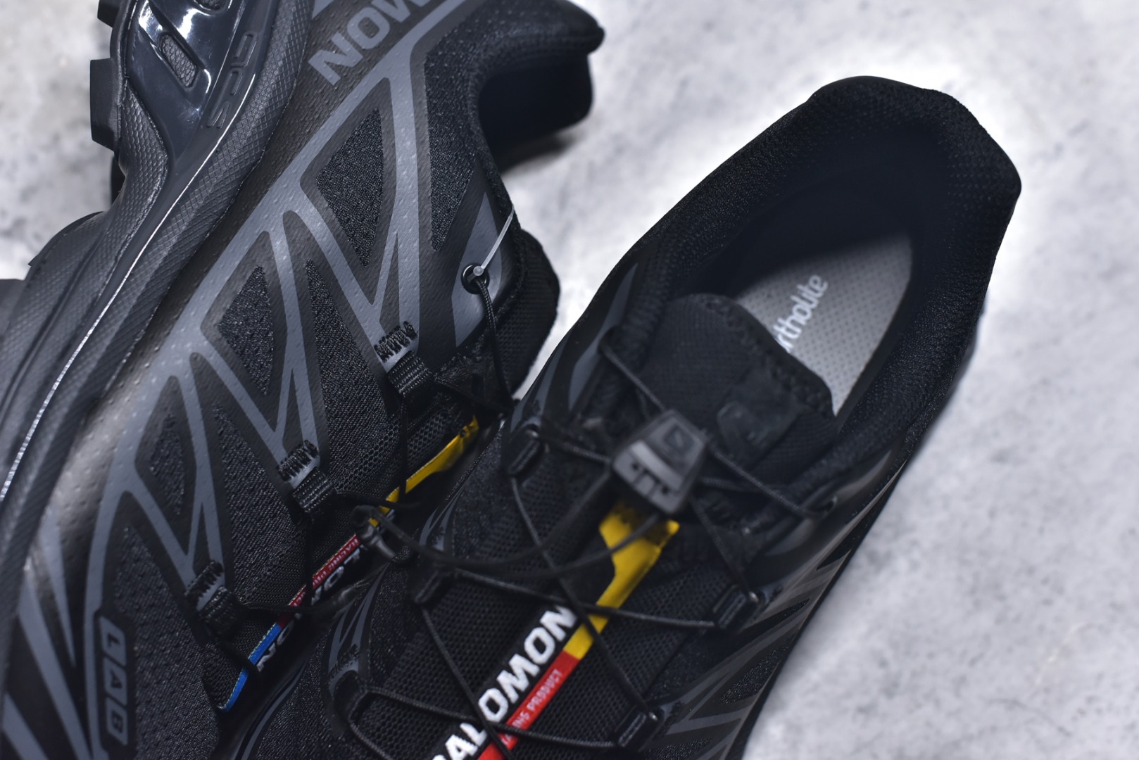 图片[9]-#SALOMON XT-6 萨洛蒙潮流越野机能户外功能鞋 黑色 410866 全新版本出货 好货不怕晚 品质 细节 材料都是肉眼可以见！ 售前售后也是其它工厂无法匹敌！ 纯原外贸平台特供订单 耗时半年巨作 全套原纸板楦头开发 原厂特供网布配套加持 确保原汁原味 完美呈现版型 原档数据独家私模五层组合大底 原装Ortholite轻量化鞋垫 中底布带钢印编号 原厂TPU锁扣 进口港宝加持 后跟自然饱满 还原公司包裹性 鞋面以“锯齿”状的包裹系统呈现 在基色底之下加入了各种色点缀 将公司的最新技术和时尚前卫的造型融入耐用的长跑款式中 鞋面由 TPU 薄膜制成 并焊接在高耐磨网眼上 使其既时尚又坚固 由 ACS底盘支撑 可增强稳定性和支撑力 以及由橡胶凸耳 Contragrip外底覆盖的 EVA 缓冲中底 旨在应对崎岖的地形 鞋舌上的彩色Salomon 标签、Quicklace 系统以及鞋头、鞋舌和鞋跟上的附加品牌使细节更加完美 让穿着者可以轻松驾驭户外与通勤下的任何运动生活场景 无缝鞋身户外随意纵横 颜值与脚感兼备 出街通勤 绝对非常吸睛 你值得拥有 尺码：36 36.5 37.5 38 38.5 39 40 40.5 41 42 42.5 43 44 44.5 45-选品中心