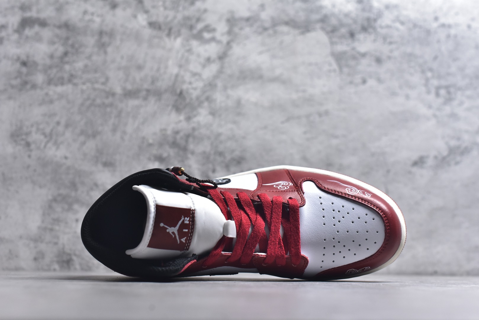 图片[4]-#Air Jordan AJ1 Mid 中帮 DQ8426-105 原厂内置全掌气垫 A模大底 头层小牛皮 鞋舌AJ原厂专用牛津布+AJ专用反口珍珠布+原厂无杂质高弹内里海棉 特殊封边弹力鞋带 全网唯一头层牛皮 原鞋开模 拒绝公底 购置公司同步原材料 原汁原味 忠于原版️尺码：36 36.5 37.5 38 38.5 39 40 40.5 41 42 42.5 43 44 44.5 45 46-选品中心