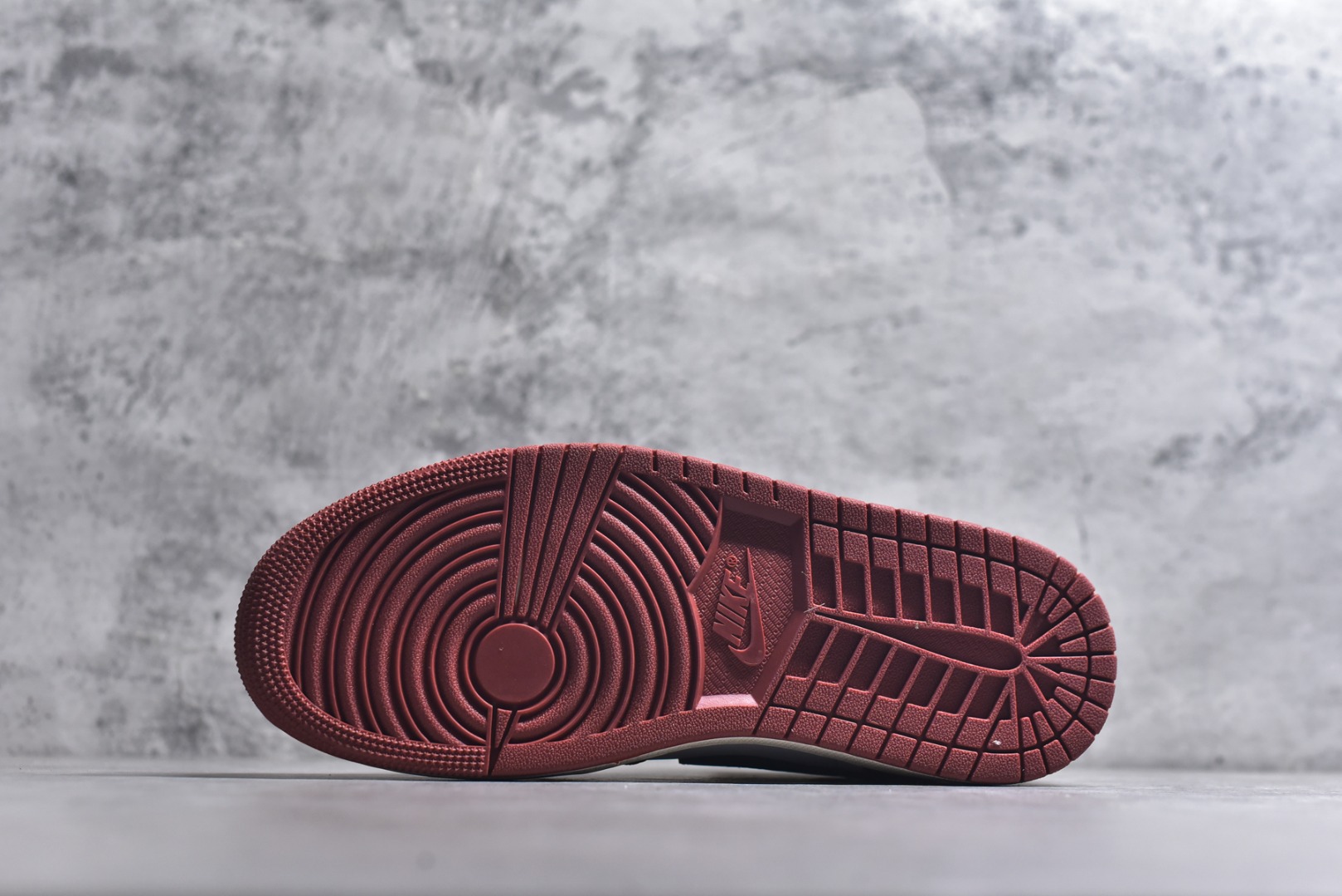 图片[6]-#Air Jordan AJ1 Mid 中帮 DQ8426-105 原厂内置全掌气垫 A模大底 头层小牛皮 鞋舌AJ原厂专用牛津布+AJ专用反口珍珠布+原厂无杂质高弹内里海棉 特殊封边弹力鞋带 全网唯一头层牛皮 原鞋开模 拒绝公底 购置公司同步原材料 原汁原味 忠于原版️尺码：36 36.5 37.5 38 38.5 39 40 40.5 41 42 42.5 43 44 44.5 45 46-选品中心