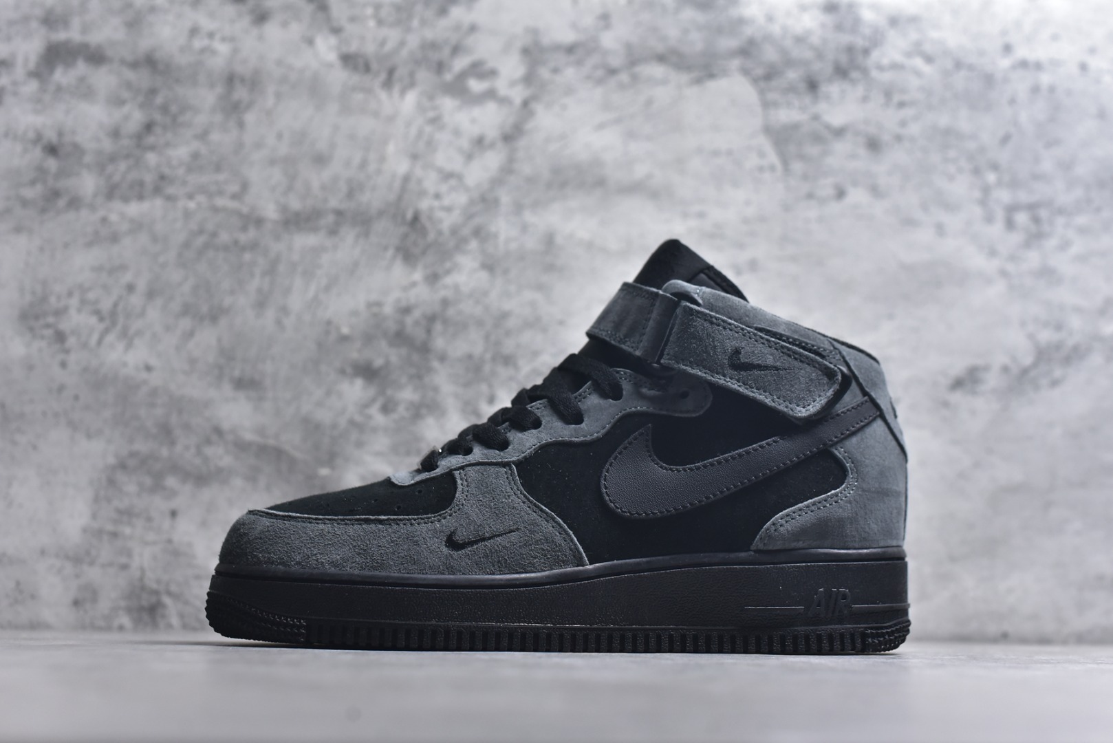 #官方爆款定制 秋冬新款Nike Air Force 1 MID全麂皮 空军一号中帮休闲板鞋 头成麂皮 定制鞋盒 原楦原纸板 纯正空军版型 内置全掌气垫 货号：ZH0316-167 尺码：36 36.5 37.5 38 38.5 39 40 40.5 41 42 42.5 43 44 44.5 45-选品中心