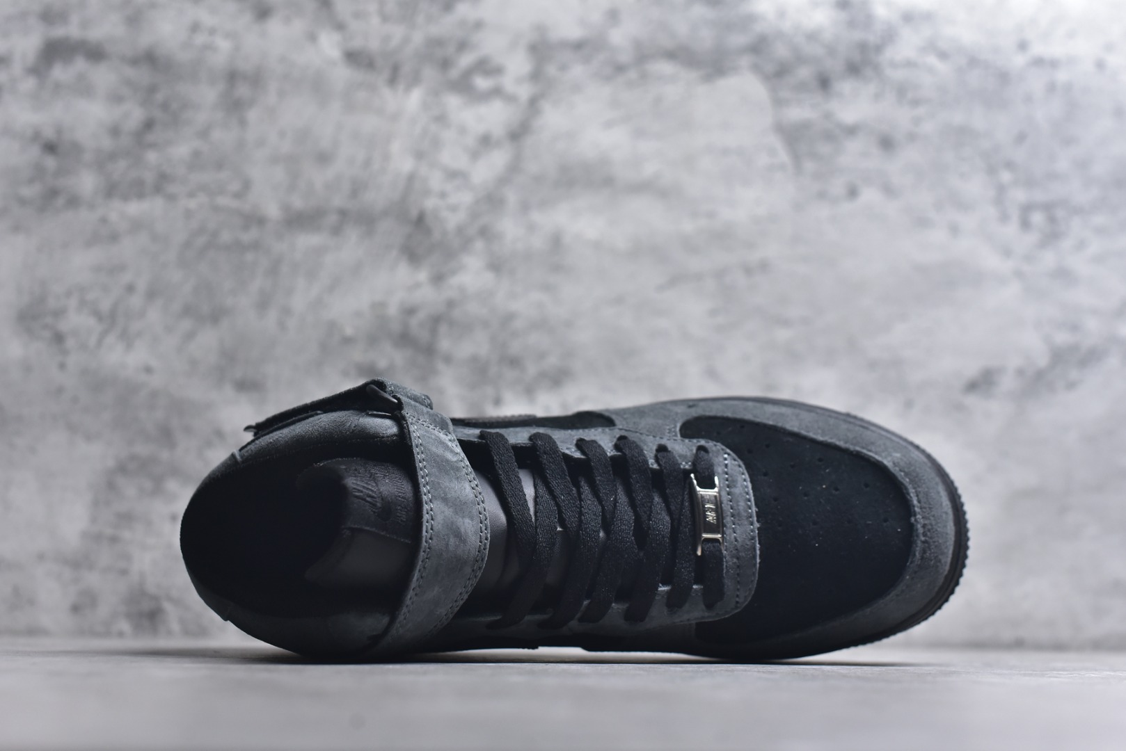 图片[4]-#官方爆款定制 秋冬新款Nike Air Force 1 MID全麂皮 空军一号中帮休闲板鞋 头成麂皮 定制鞋盒 原楦原纸板 纯正空军版型 内置全掌气垫 货号：ZH0316-167 尺码：36 36.5 37.5 38 38.5 39 40 40.5 41 42 42.5 43 44 44.5 45-选品中心