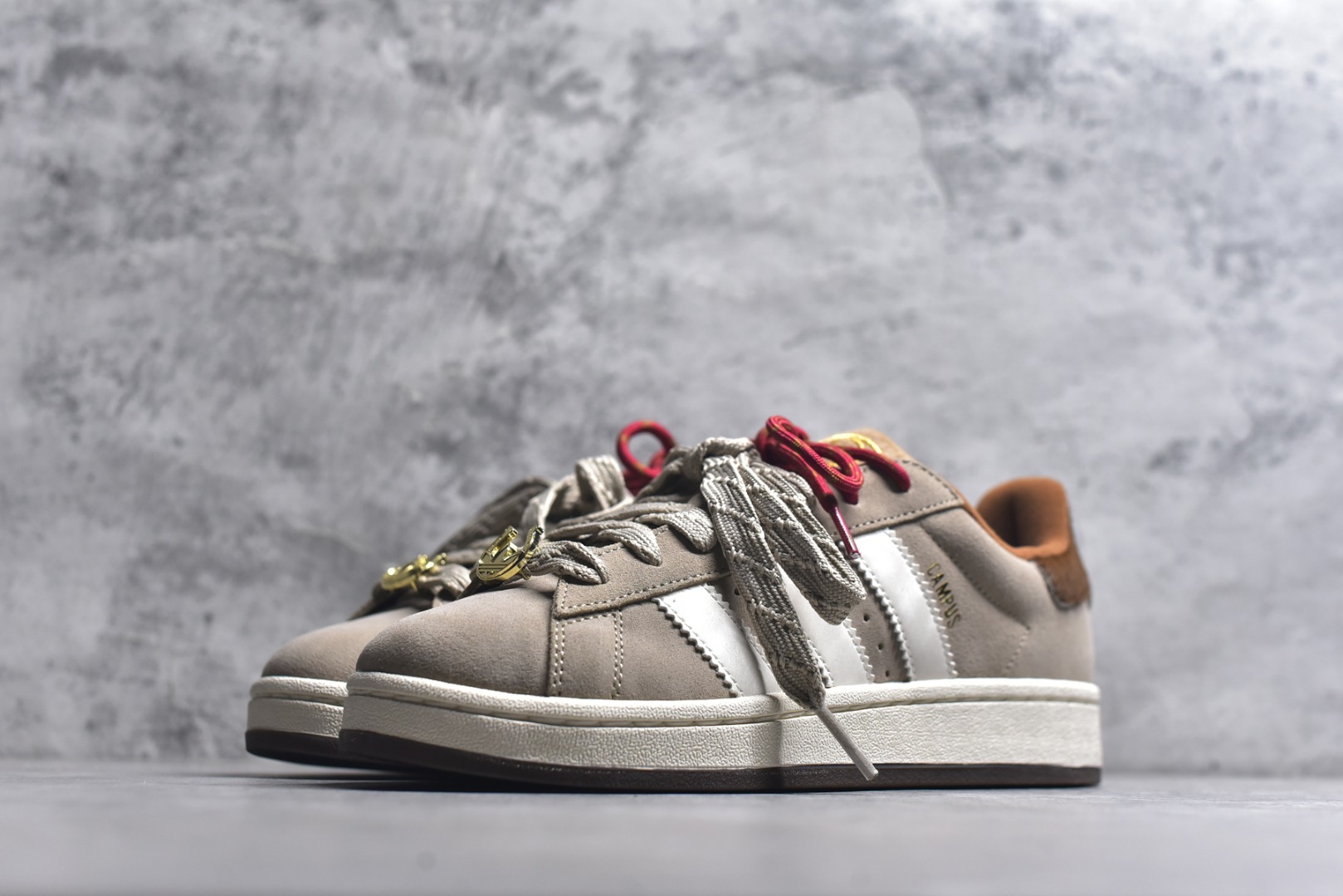 图片[2]-#AD 阿迪 Campus 00s 新年限定\”马年 \” 低帮休闲板鞋 KJ8724 尺码：35.5 36 36 36.5 37 38 38.5 39 40 40.5 41 42 42.5 43 44 44.5 45-选品中心