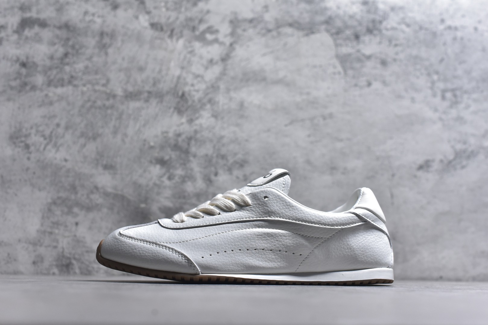 #Alo Yoga Sunset Sneaker 徳训生活休闲鞋 货号：A0891U 尺码：36 36.5 37 37.5 38 38.5 39 40 41 41.5 42 42.5 43 44 45-选品中心