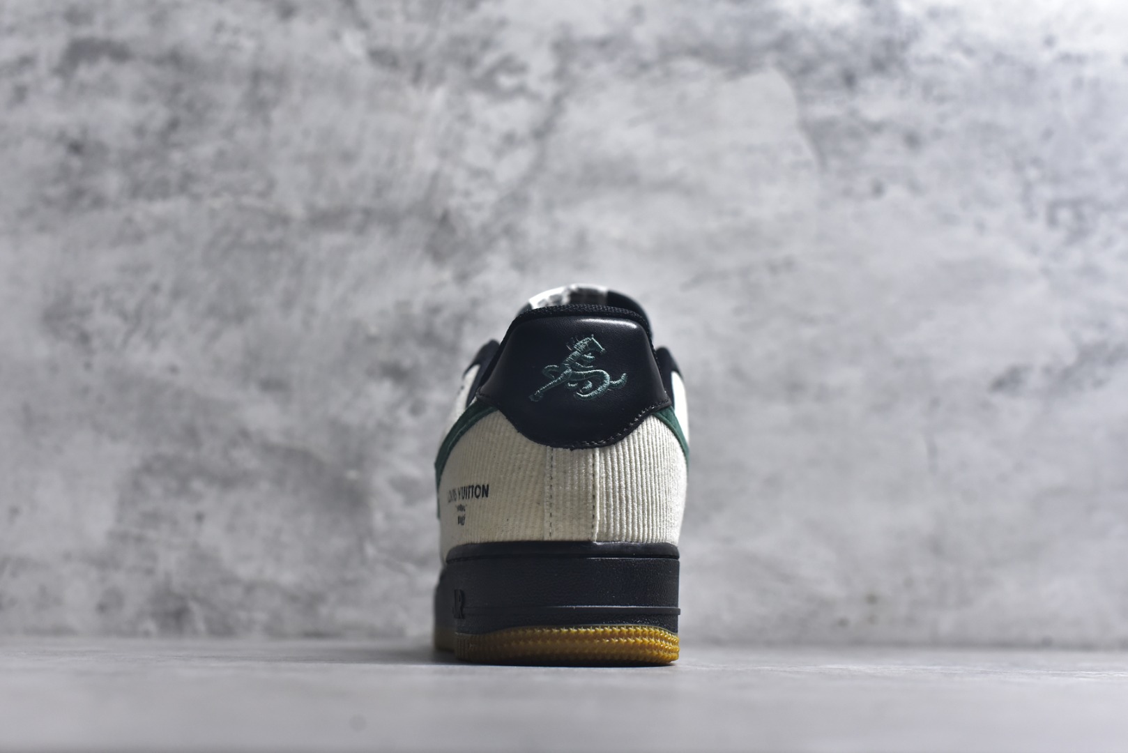 图片[5]-#海外限量发售！公司级NIke Air Force 1 \’07 Low “马年限定–黑松奶霜” 空军一号低帮 运动鞋 休闲鞋 折边针车 工艺难度大 原楦头原纸板 高端定制鞋盒 原厂鞋底 超高清洁度 细节完美 货号：XY9025-005 尺码：36 36.5 37.5 38 38.5 39 40 40.5 41 42 42.5 43 44 44.5 45-选品中心