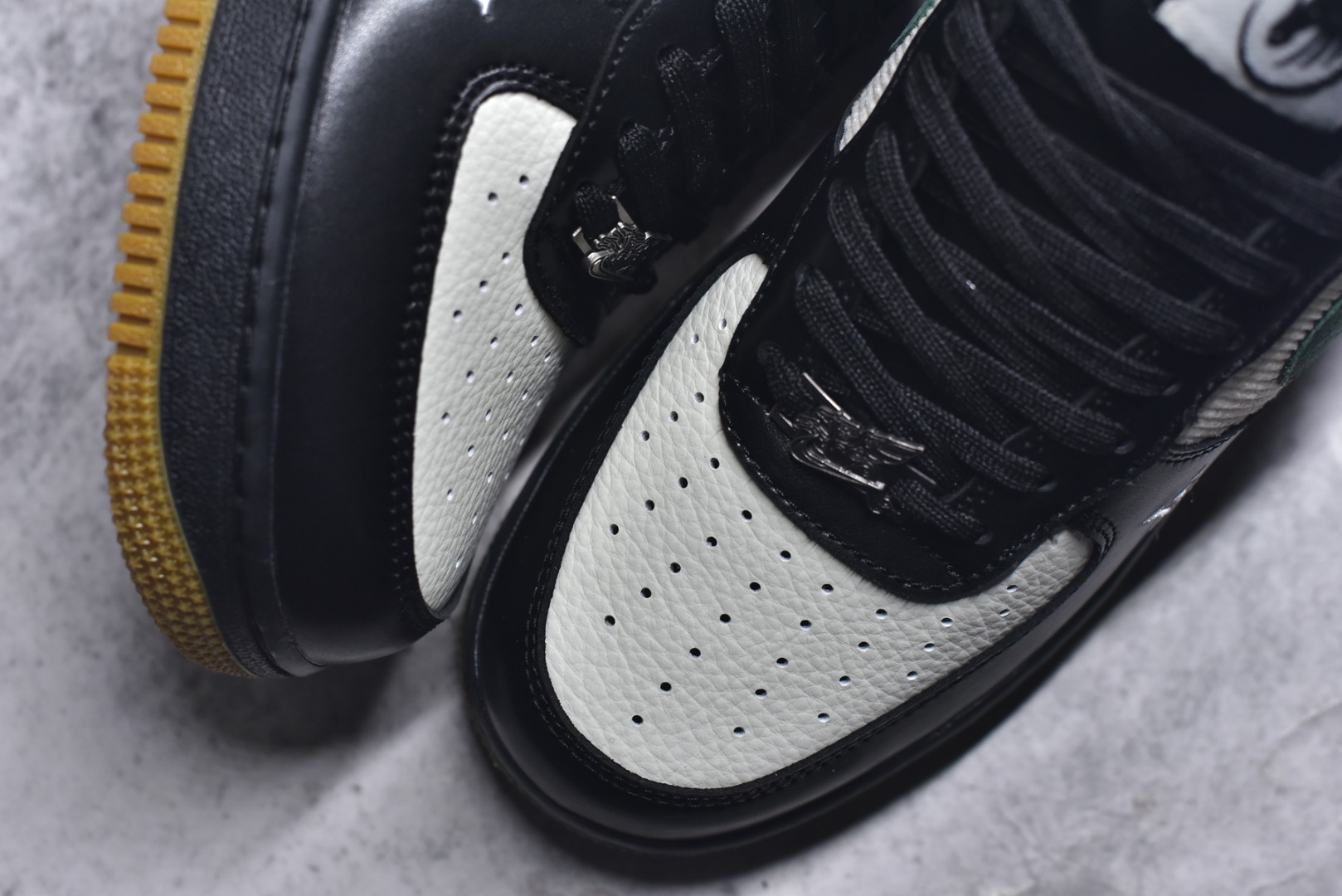 图片[8]-#海外限量发售！公司级NIke Air Force 1 \’07 Low “马年限定–黑松奶霜” 空军一号低帮 运动鞋 休闲鞋 折边针车 工艺难度大 原楦头原纸板 高端定制鞋盒 原厂鞋底 超高清洁度 细节完美 货号：XY9025-005 尺码：36 36.5 37.5 38 38.5 39 40 40.5 41 42 42.5 43 44 44.5 45-选品中心