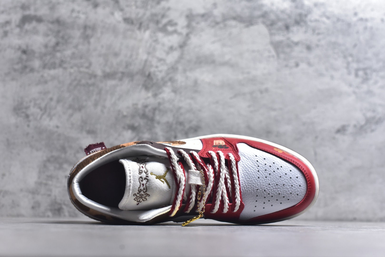 图片[4]-#AJ1低帮 Jordan Air Jordan 1 福马红金 马年限定 CNY新年款 舒适贴合 纹样 传统美学 耐磨 低帮 复古篮球鞋 男女款 红棕色 货号：IQ5321 121 尺码：36 36.5 37.5 38 38.5 39 40 40.5 41 42 42.5 43 44 44.5 45 46-选品中心