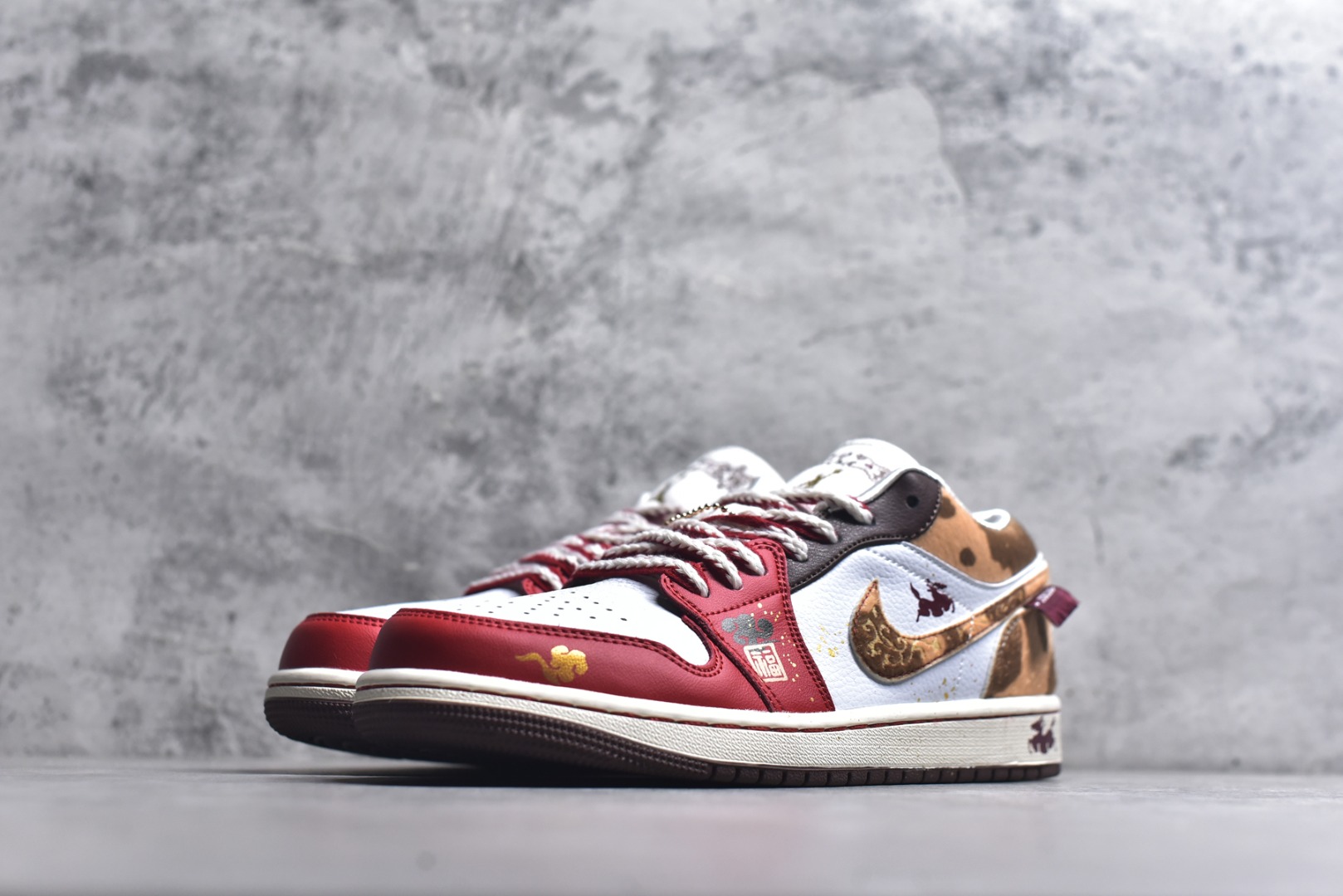 图片[2]-#AJ1低帮 Jordan Air Jordan 1 福马红金 马年限定 CNY新年款 舒适贴合 纹样 传统美学 耐磨 低帮 复古篮球鞋 男女款 红棕色 货号：IQ5321 121 尺码：36 36.5 37.5 38 38.5 39 40 40.5 41 42 42.5 43 44 44.5 45 46-选品中心