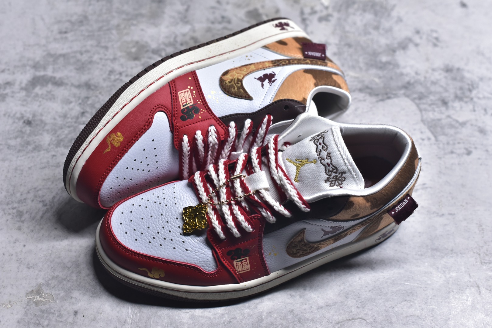 图片[7]-#AJ1低帮 Jordan Air Jordan 1 福马红金 马年限定 CNY新年款 舒适贴合 纹样 传统美学 耐磨 低帮 复古篮球鞋 男女款 红棕色 货号：IQ5321 121 尺码：36 36.5 37.5 38 38.5 39 40 40.5 41 42 42.5 43 44 44.5 45 46-选品中心