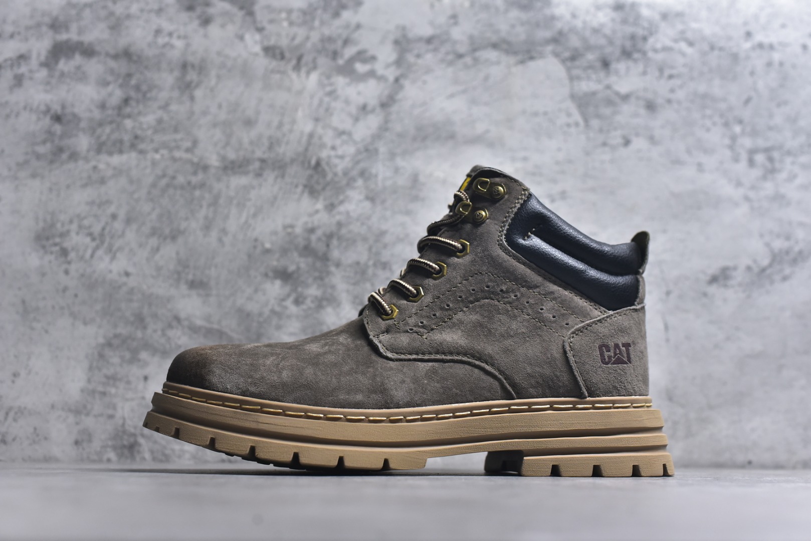 #2025秋冬款CAT卡特 硬汉推土机品牌经典百搭户外中帮休闲马丁靴广东大厂品质 秋冬新款 时尚潮流搭配 面料釆用意大利进口磨砂牛皮 全鞋真牛皮材料 大底到五金都是代工厂原材料制作 好货不杀猪 首单质量严格把控 全套官网统一包装 今年冬季防寒户外专用产品 日常随意搭配 型男必备 尺码：39 40 41 42 43 44 (皮鞋码)-选品中心