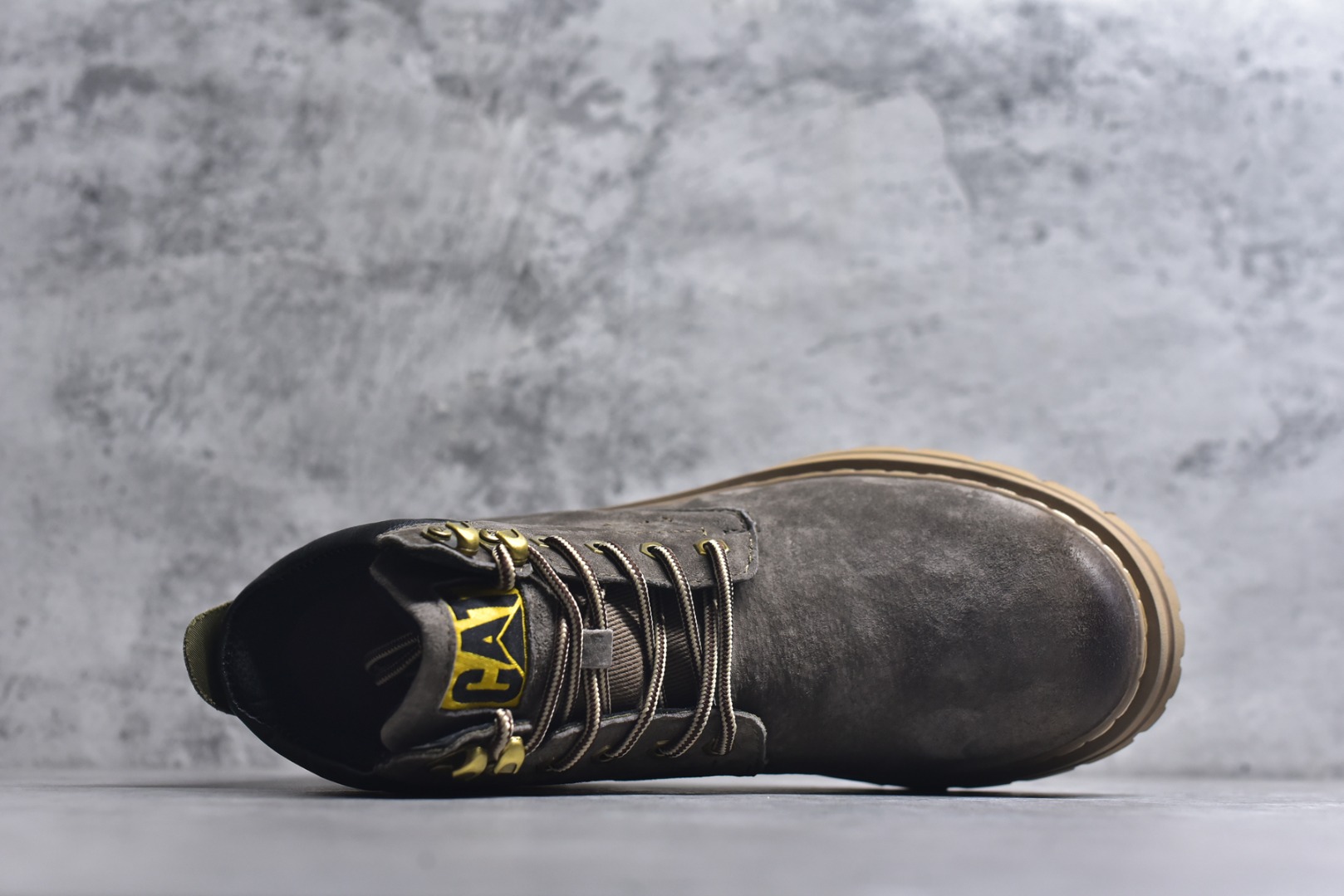 图片[4]-#2025秋冬款CAT卡特 硬汉推土机品牌经典百搭户外中帮休闲马丁靴广东大厂品质 秋冬新款 时尚潮流搭配 面料釆用意大利进口磨砂牛皮 全鞋真牛皮材料 大底到五金都是代工厂原材料制作 好货不杀猪 首单质量严格把控 全套官网统一包装 今年冬季防寒户外专用产品 日常随意搭配 型男必备 尺码：39 40 41 42 43 44 (皮鞋码)-选品中心