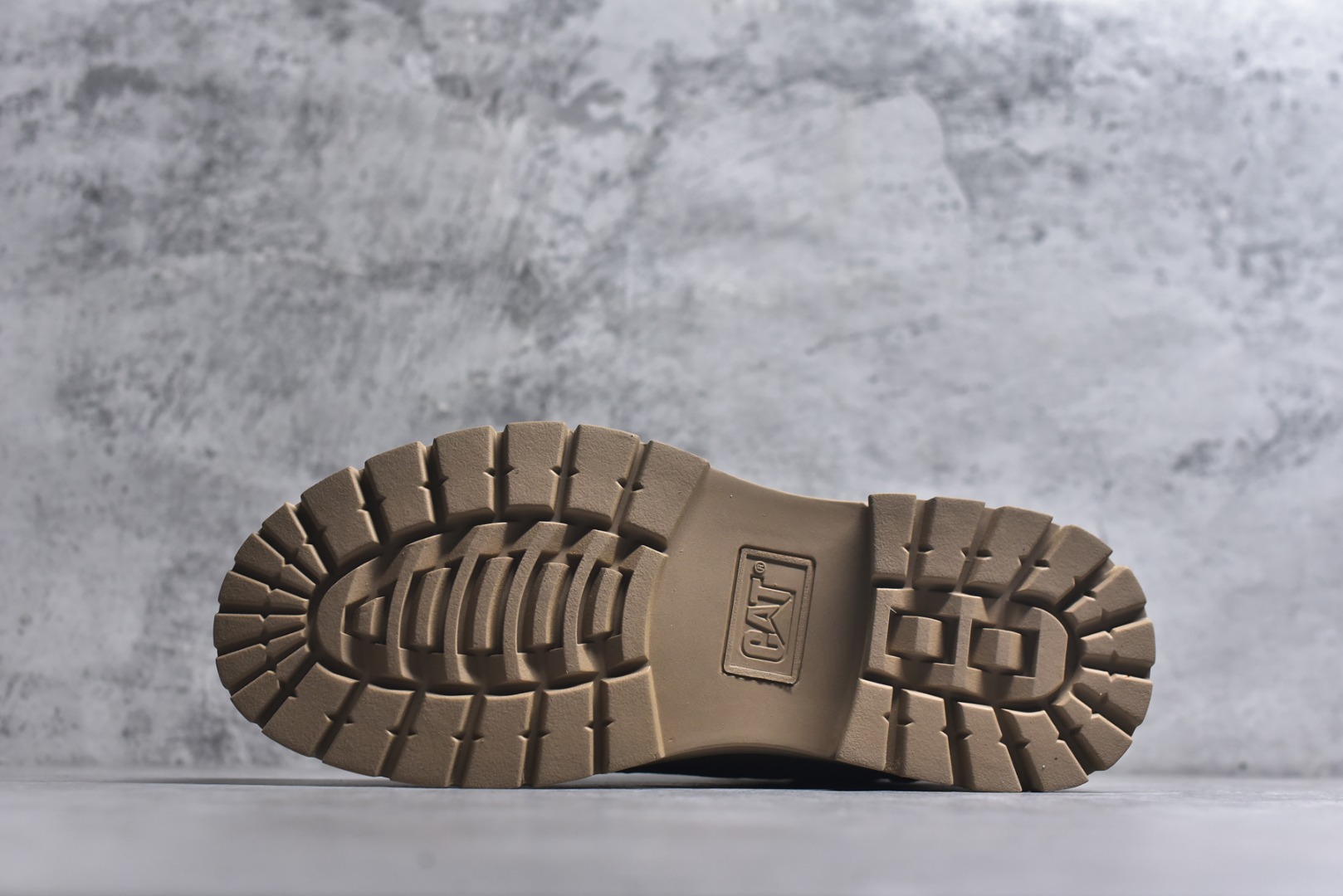 图片[6]-#2025秋冬款CAT卡特 硬汉推土机品牌经典百搭户外中帮休闲马丁靴广东大厂品质 秋冬新款 时尚潮流搭配 面料釆用意大利进口磨砂牛皮 全鞋真牛皮材料 大底到五金都是代工厂原材料制作 好货不杀猪 首单质量严格把控 全套官网统一包装 今年冬季防寒户外专用产品 日常随意搭配 型男必备 尺码：39 40 41 42 43 44 (皮鞋码)-选品中心