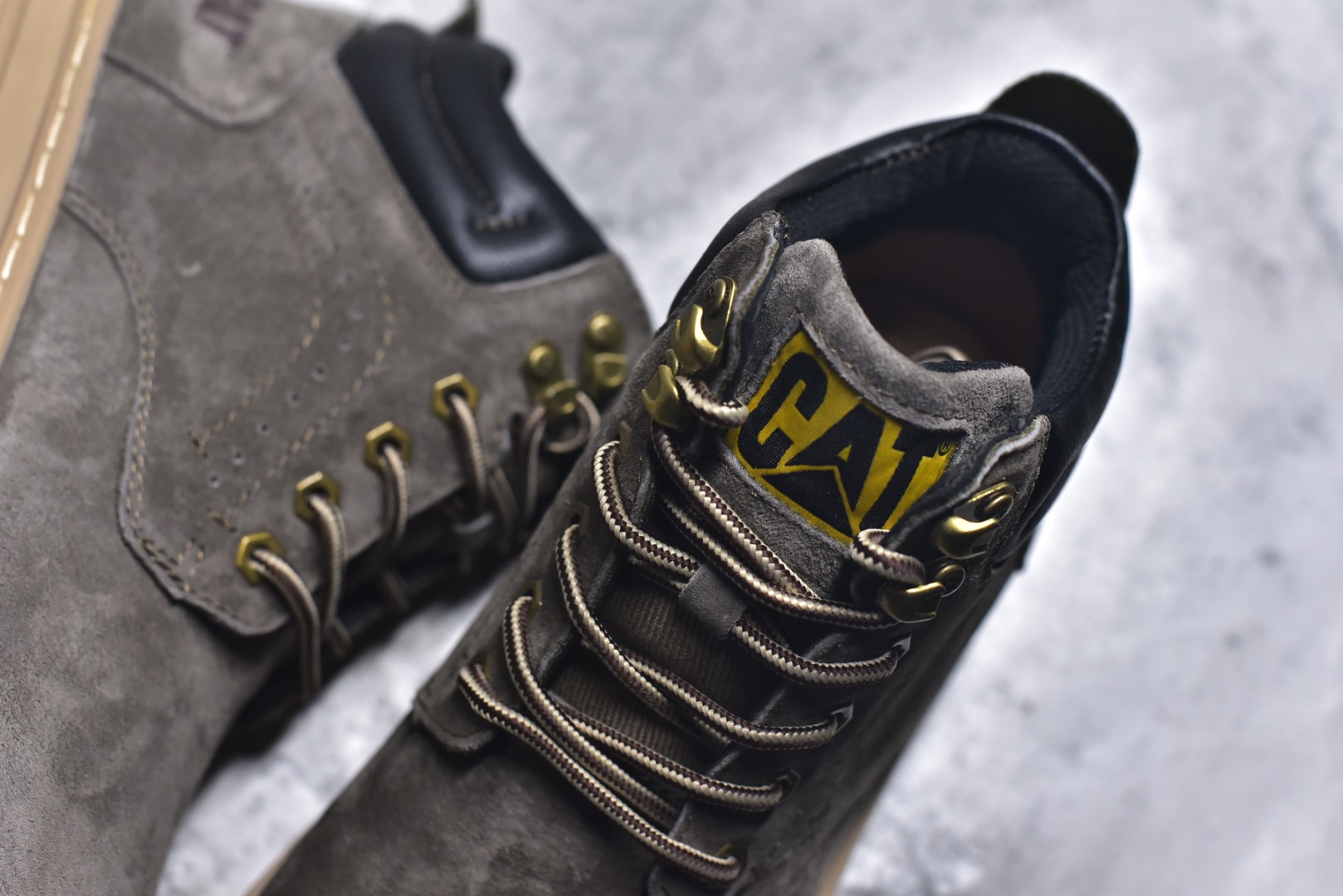 图片[9]-#2025秋冬款CAT卡特 硬汉推土机品牌经典百搭户外中帮休闲马丁靴广东大厂品质 秋冬新款 时尚潮流搭配 面料釆用意大利进口磨砂牛皮 全鞋真牛皮材料 大底到五金都是代工厂原材料制作 好货不杀猪 首单质量严格把控 全套官网统一包装 今年冬季防寒户外专用产品 日常随意搭配 型男必备 尺码：39 40 41 42 43 44 (皮鞋码)-选品中心