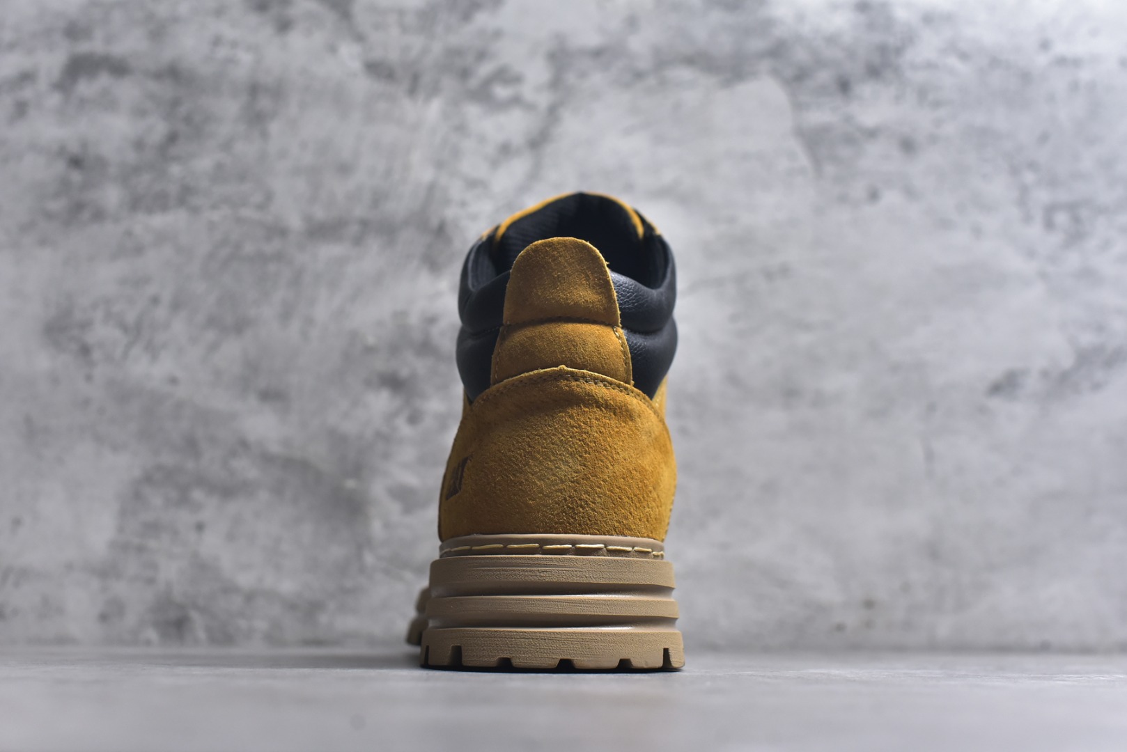 图片[5]-#2025秋冬款CAT卡特 硬汉推土机品牌经典百搭户外中帮休闲马丁靴广东大厂品质 秋冬新款 时尚潮流搭配 面料釆用意大利进口磨砂牛皮 全鞋真牛皮材料 大底到五金都是代工厂原材料制作 好货不杀猪 首单质量严格把控 全套官网统一包装 今年冬季防寒户外专用产品 日常随意搭配 型男必备 尺码：39 40 41 42 43 44 (皮鞋码)-选品中心