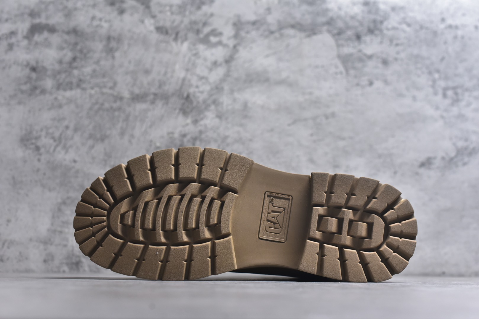 图片[6]-#2025秋冬款CAT卡特 硬汉推土机品牌经典百搭户外中帮休闲马丁靴广东大厂品质 秋冬新款 时尚潮流搭配 面料釆用意大利进口磨砂牛皮 全鞋真牛皮材料 大底到五金都是代工厂原材料制作 好货不杀猪 首单质量严格把控 全套官网统一包装 今年冬季防寒户外专用产品 日常随意搭配 型男必备 尺码：39 40 41 42 43 44 (皮鞋码)-选品中心