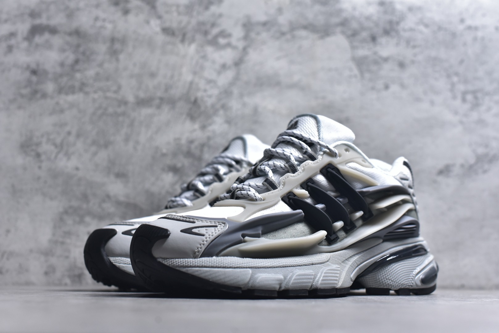 图片[2]-#「水母鞋」来了!携手老搭档菲董(法瑞尔·威廉姆斯) Pharrell Williams x AD Virgina Adistar Jellyfish 阿迪之星水母系列低帮老爹风复古透气缓震休闲运动慢跑鞋“白黑绿”JP9265 #升级原楦开发版型 #采用呼吸网眼布组合透气网眼布组合TUP框架鞋面材质 #中底嵌入PU缓震物料 #外置耐磨橡胶大底❗️ 尺码：36-45-选品中心