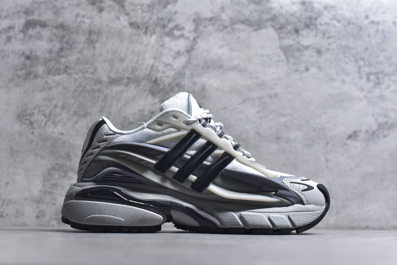 图片[3]-#「水母鞋」来了!携手老搭档菲董(法瑞尔·威廉姆斯) Pharrell Williams x AD Virgina Adistar Jellyfish 阿迪之星水母系列低帮老爹风复古透气缓震休闲运动慢跑鞋“白黑绿”JP9265 #升级原楦开发版型 #采用呼吸网眼布组合透气网眼布组合TUP框架鞋面材质 #中底嵌入PU缓震物料 #外置耐磨橡胶大底❗️ 尺码：36-45-选品中心