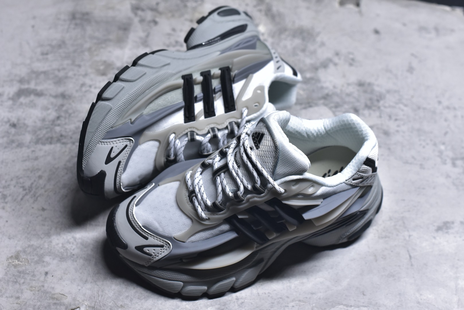 图片[7]-#「水母鞋」来了!携手老搭档菲董(法瑞尔·威廉姆斯) Pharrell Williams x AD Virgina Adistar Jellyfish 阿迪之星水母系列低帮老爹风复古透气缓震休闲运动慢跑鞋“白黑绿”JP9265 #升级原楦开发版型 #采用呼吸网眼布组合透气网眼布组合TUP框架鞋面材质 #中底嵌入PU缓震物料 #外置耐磨橡胶大底❗️ 尺码：36-45-选品中心