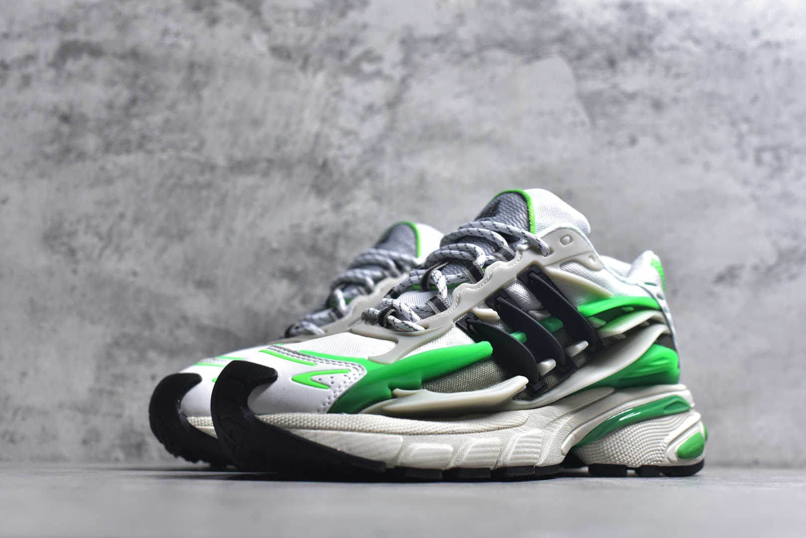 图片[2]-#「水母鞋」来了!携手老搭档菲董(法瑞尔·威廉姆斯) Pharrell Williams x AD Virgina Adistar Jellyfish 阿迪之星水母系列低帮老爹风复古透气缓震休闲运动慢跑鞋“白黑绿”JP9260 #升级原楦开发版型 #采用呼吸网眼布组合透气网眼布组合TUP框架鞋面材质 #中底嵌入PU缓震物料 #外置耐磨橡胶大底❗️ 尺码：36-45-选品中心