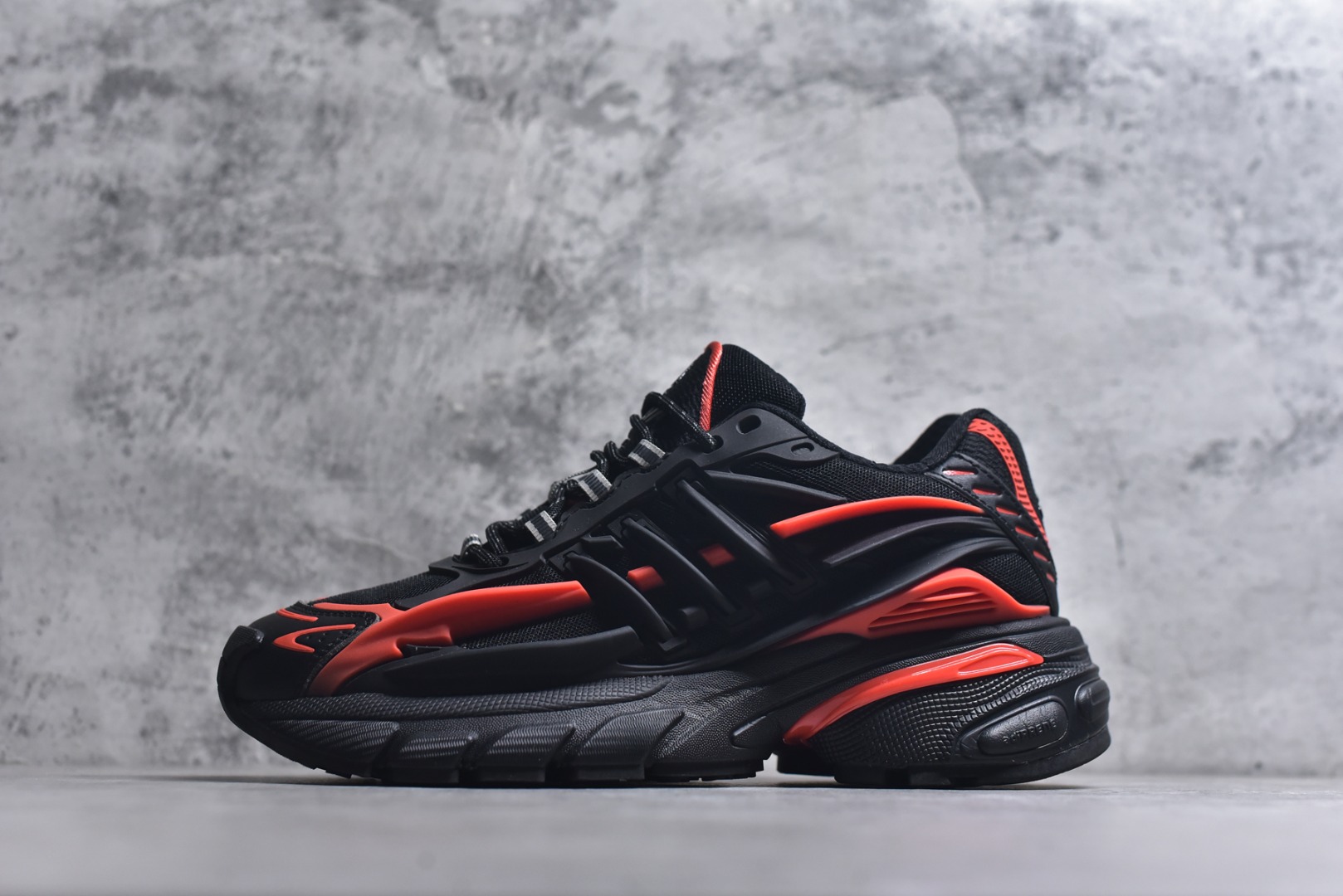 #「水母鞋」来了!携手老搭档菲董(法瑞尔·威廉姆斯) Pharrell Williams x AD Virgina Adistar Jellyfish 阿迪之星水母系列低帮老爹风复古透气缓震休闲运动慢跑鞋“白黑绿”JP6759 #升级原楦开发版型 #采用呼吸网眼布组合透气网眼布组合TUP框架鞋面材质 #中底嵌入PU缓震物料 #外置耐磨橡胶大底❗️ 尺码：-选品中心