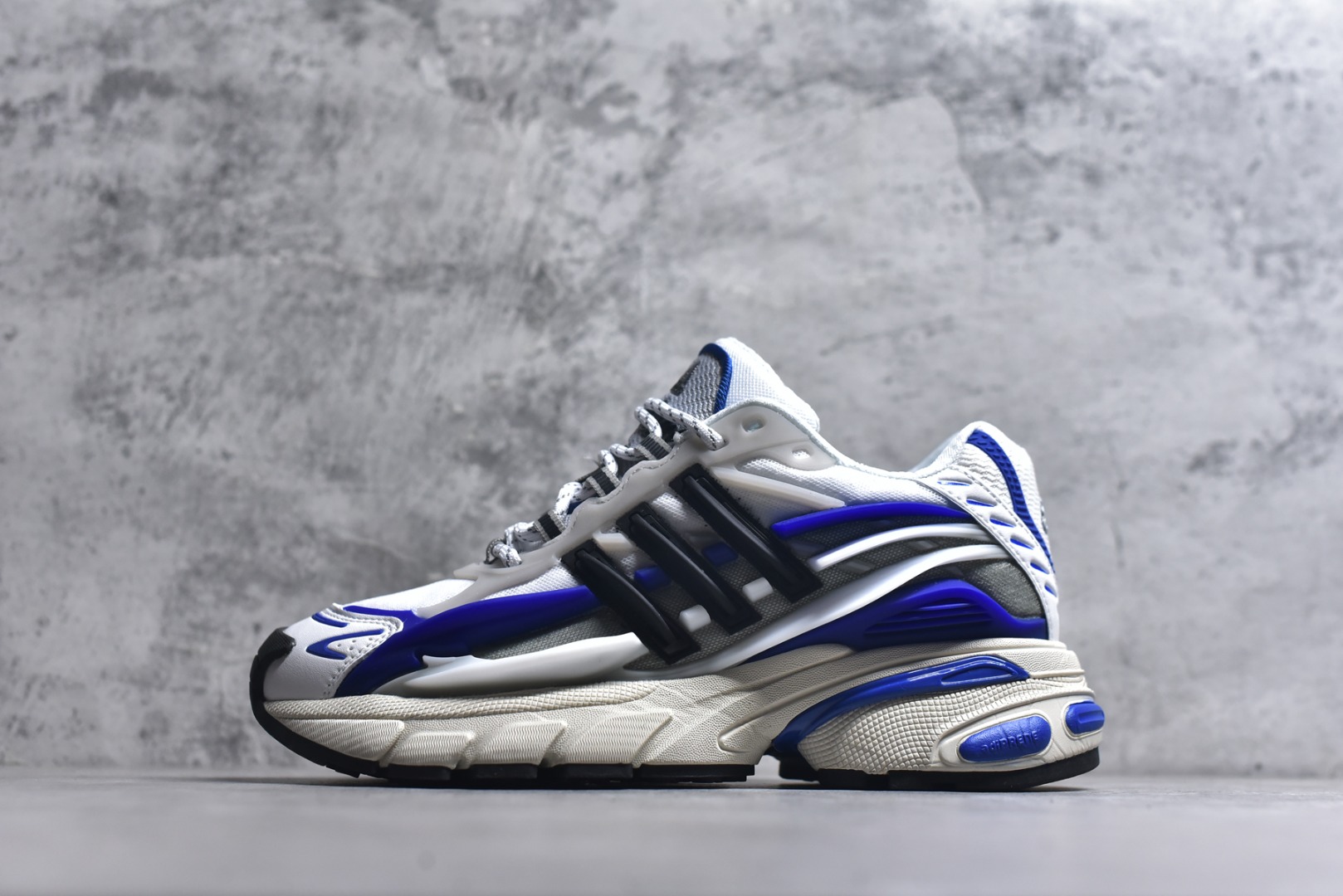 #「水母鞋」来了!携手老搭档菲董(法瑞尔·威廉姆斯) Pharrell Williams x AD Virgina Adistar Jellyfish 阿迪之星水母系列低帮老爹风复古透气缓震休闲运动慢跑鞋“白黑绿”JP9263 #升级原楦开发版型 #采用呼吸网眼布组合透气网眼布组合TUP框架鞋面材质 #中底嵌入PU缓震物料 #外置耐磨橡胶大底❗️ 尺码：36-45-选品中心