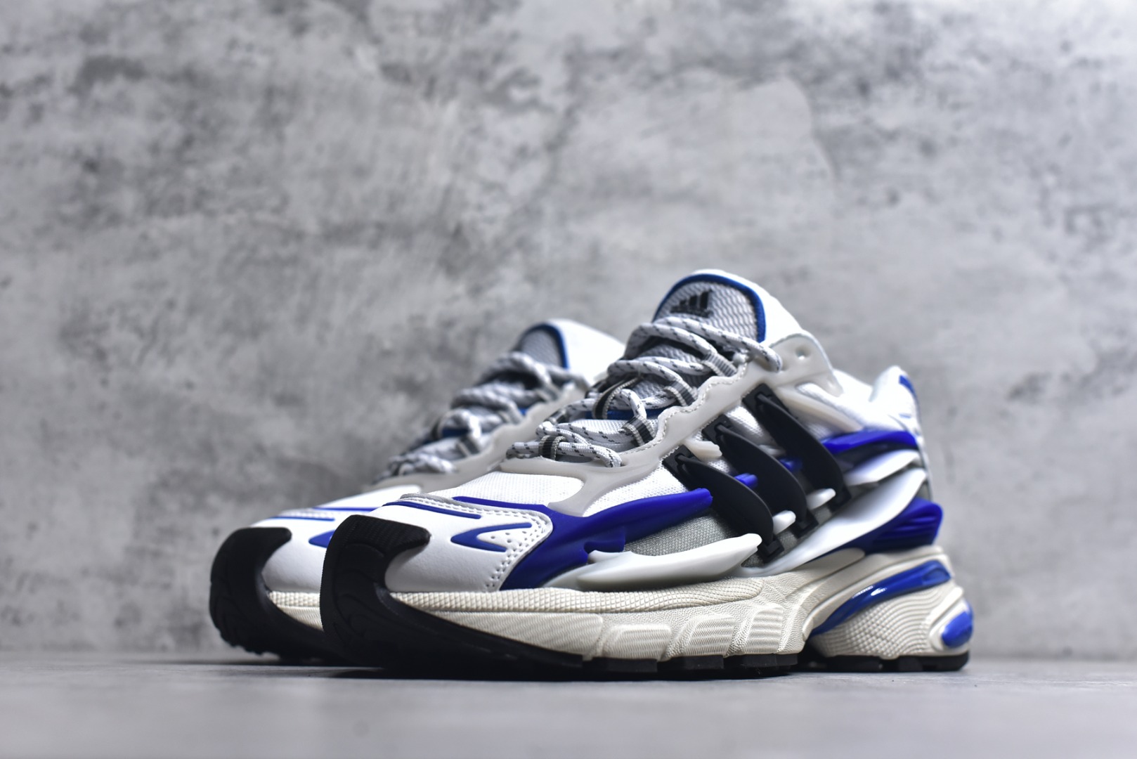 图片[2]-#「水母鞋」来了!携手老搭档菲董(法瑞尔·威廉姆斯) Pharrell Williams x AD Virgina Adistar Jellyfish 阿迪之星水母系列低帮老爹风复古透气缓震休闲运动慢跑鞋“白黑绿”JP9263 #升级原楦开发版型 #采用呼吸网眼布组合透气网眼布组合TUP框架鞋面材质 #中底嵌入PU缓震物料 #外置耐磨橡胶大底❗️ 尺码：36-45-选品中心