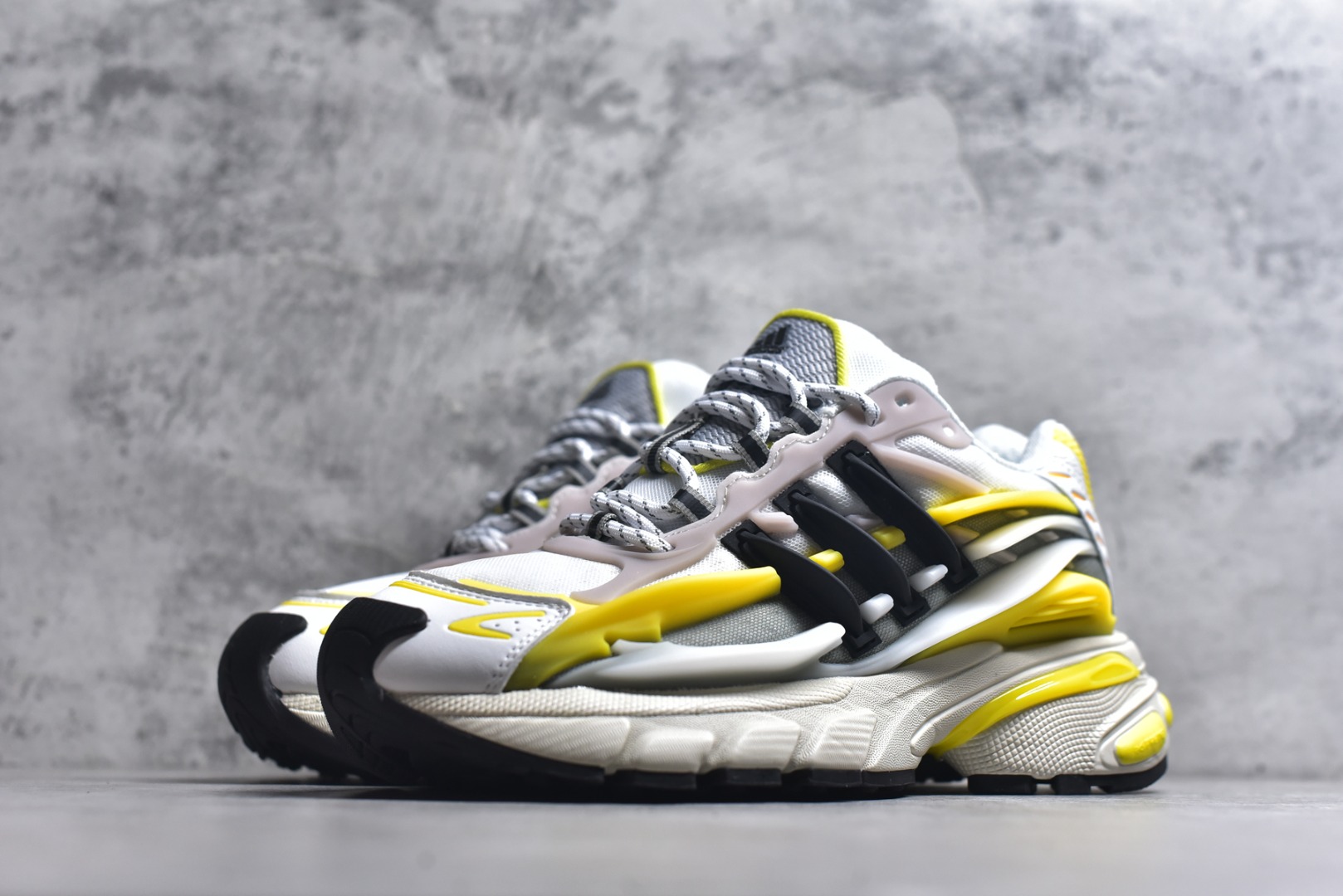 图片[2]-#「水母鞋」来了!携手老搭档菲董(法瑞尔·威廉姆斯) Pharrell Williams x AD Virgina Adistar Jellyfish 阿迪之星水母系列低帮老爹风复古透气缓震休闲运动慢跑鞋“白黑绿”JP9267 #升级原楦开发版型 #采用呼吸网眼布组合透气网眼布组合TUP框架鞋面材质 #中底嵌入PU缓震物料 #外置耐磨橡胶大底❗️ 尺码：36-45-选品中心