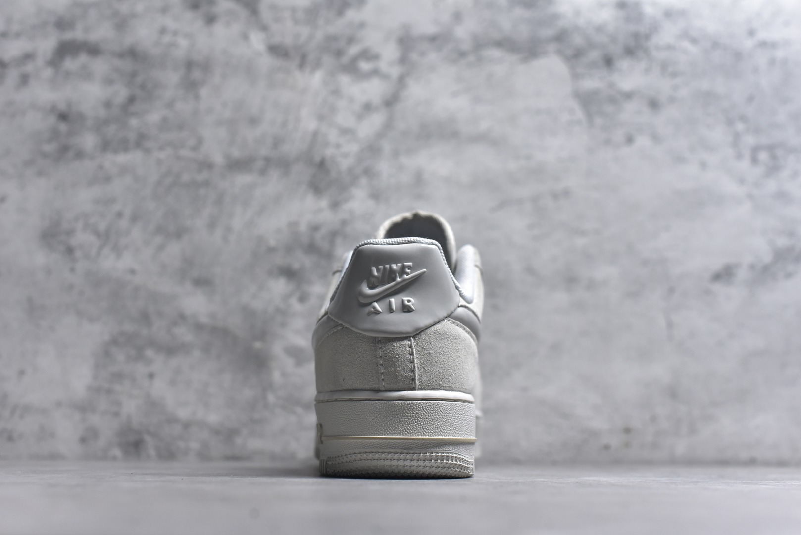 图片[5]-#耐克Nike Air Force 1“07空军一号低帮百搭休闲运动板鞋。柔软、弹性十足的缓震性能和出色的中底设计，横跨复古与现代的外型结合，造就出风靡全球三十多年的Force 1 货号：HV4406-001 尺码：36 36.5 37.5 38 38.5 39 40 40.5 41 42 42.5 43 44 45-选品中心