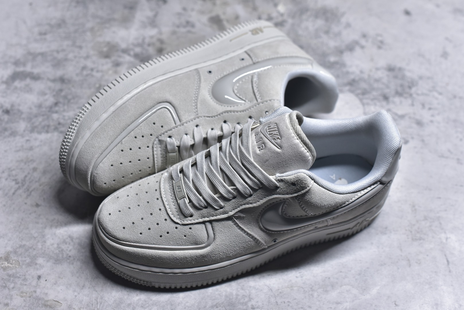 图片[7]-#耐克Nike Air Force 1“07空军一号低帮百搭休闲运动板鞋。柔软、弹性十足的缓震性能和出色的中底设计，横跨复古与现代的外型结合，造就出风靡全球三十多年的Force 1 货号：HV4406-001 尺码：36 36.5 37.5 38 38.5 39 40 40.5 41 42 42.5 43 44 45-选品中心