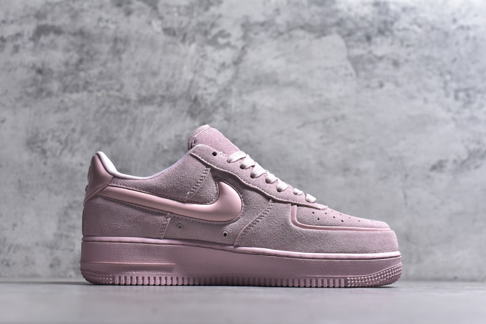 图片[3]-#耐克Nike AIR FORCE 1’07空军一号低帮百搭休闲运动板鞋。柔软、弹性十足的缓震性能和出色的中底设计，横跨复古与现代的外型结合，造就出风靡全球三十多年的Force 1。 货号：HV4406-601 尺码：36 36.5 37.5 38 38.5 39 40 40.5 41 42 42.5 43 44 45-选品中心