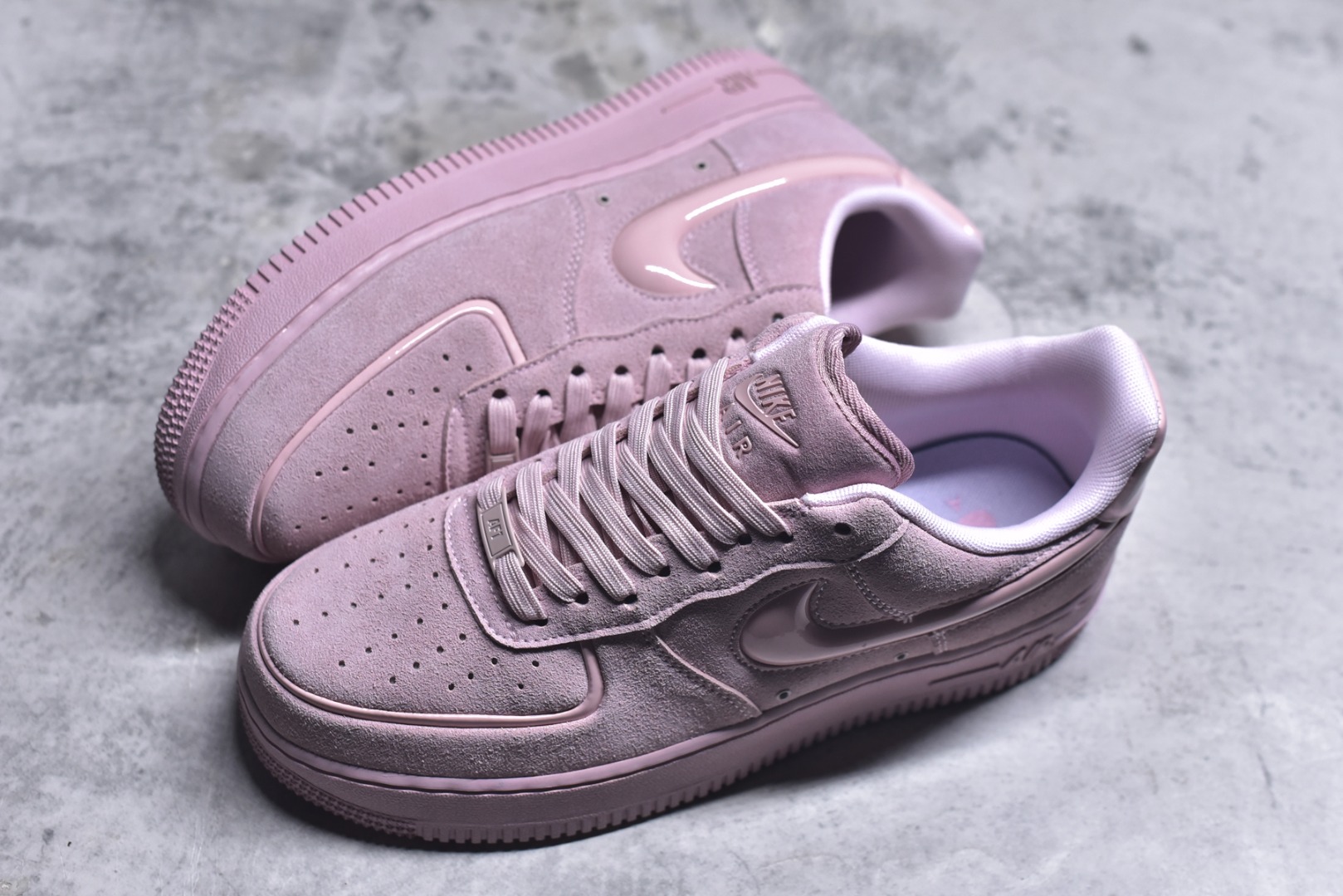 图片[7]-#耐克Nike AIR FORCE 1’07空军一号低帮百搭休闲运动板鞋。柔软、弹性十足的缓震性能和出色的中底设计，横跨复古与现代的外型结合，造就出风靡全球三十多年的Force 1。 货号：HV4406-601 尺码：36 36.5 37.5 38 38.5 39 40 40.5 41 42 42.5 43 44 45-选品中心
